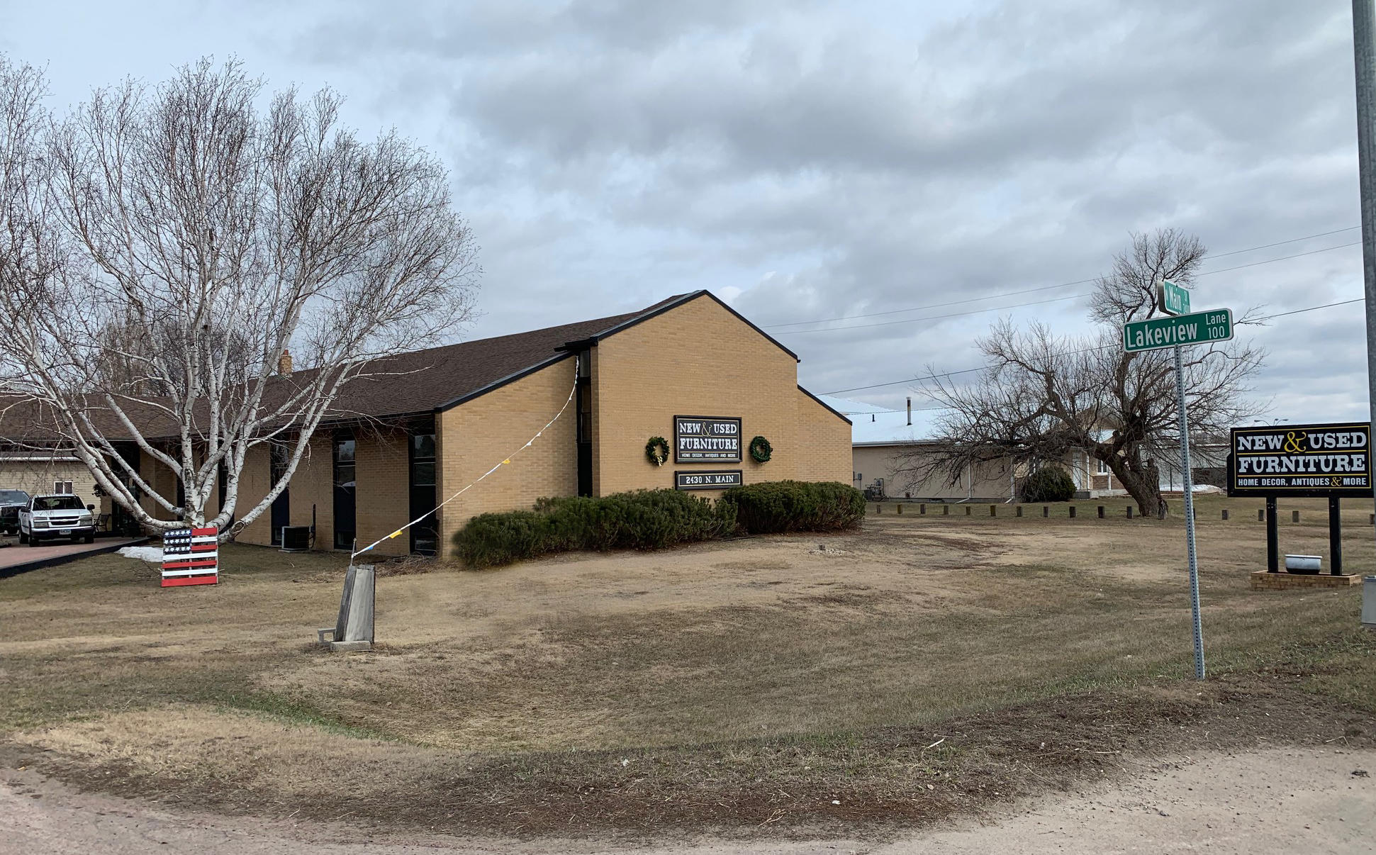 2430 N Main St