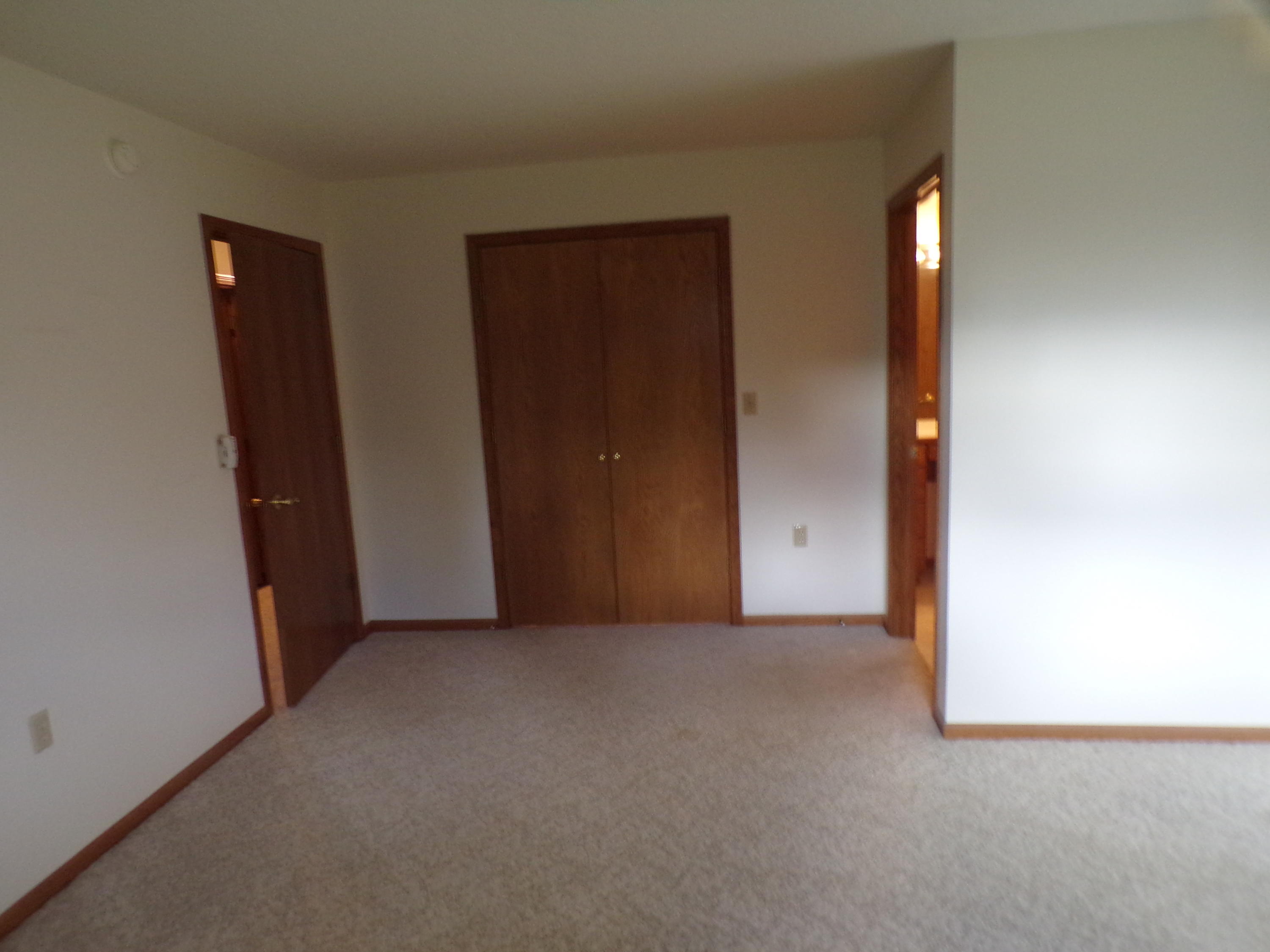 401/403 E Drake St