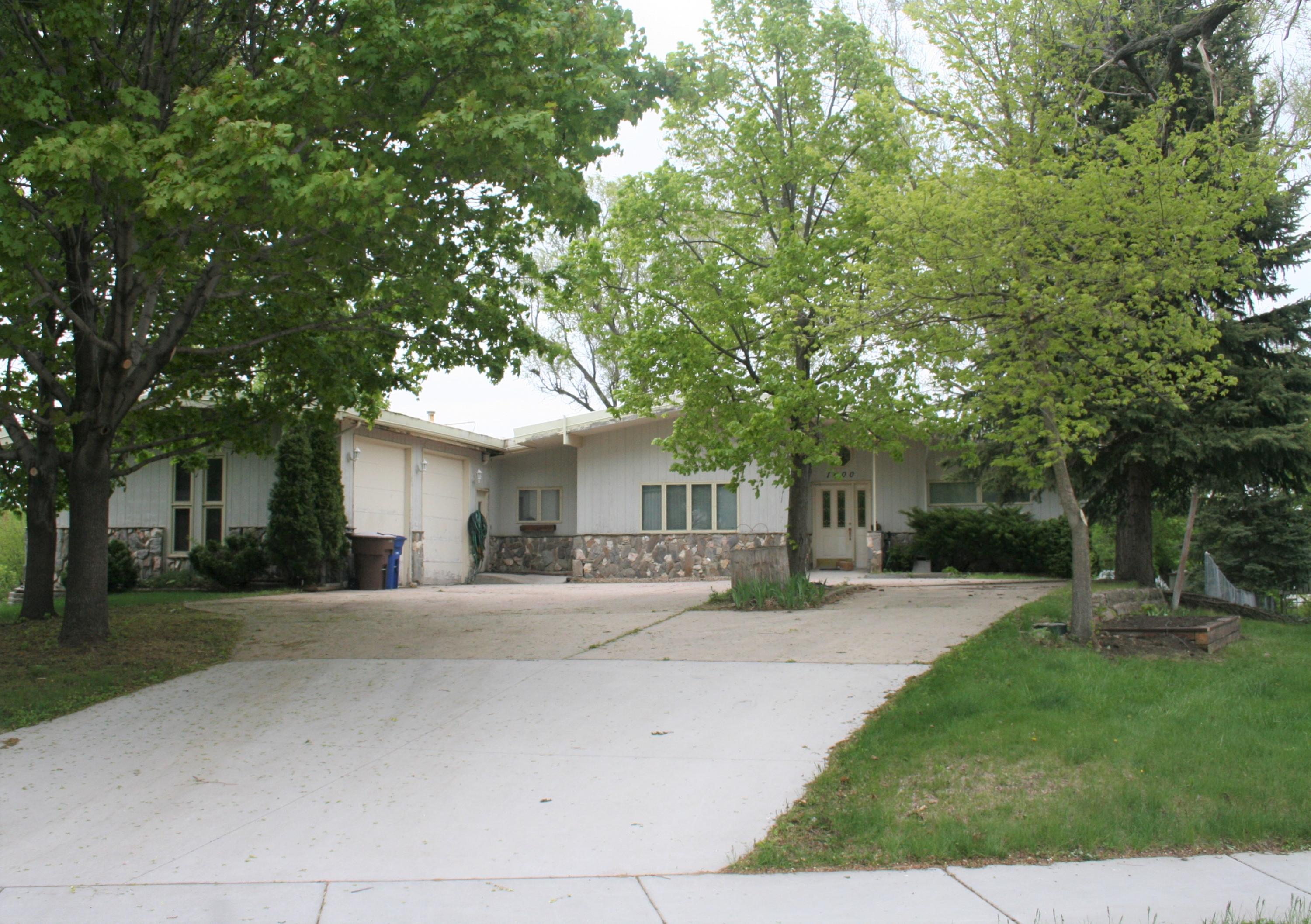 1000 Palmer Place