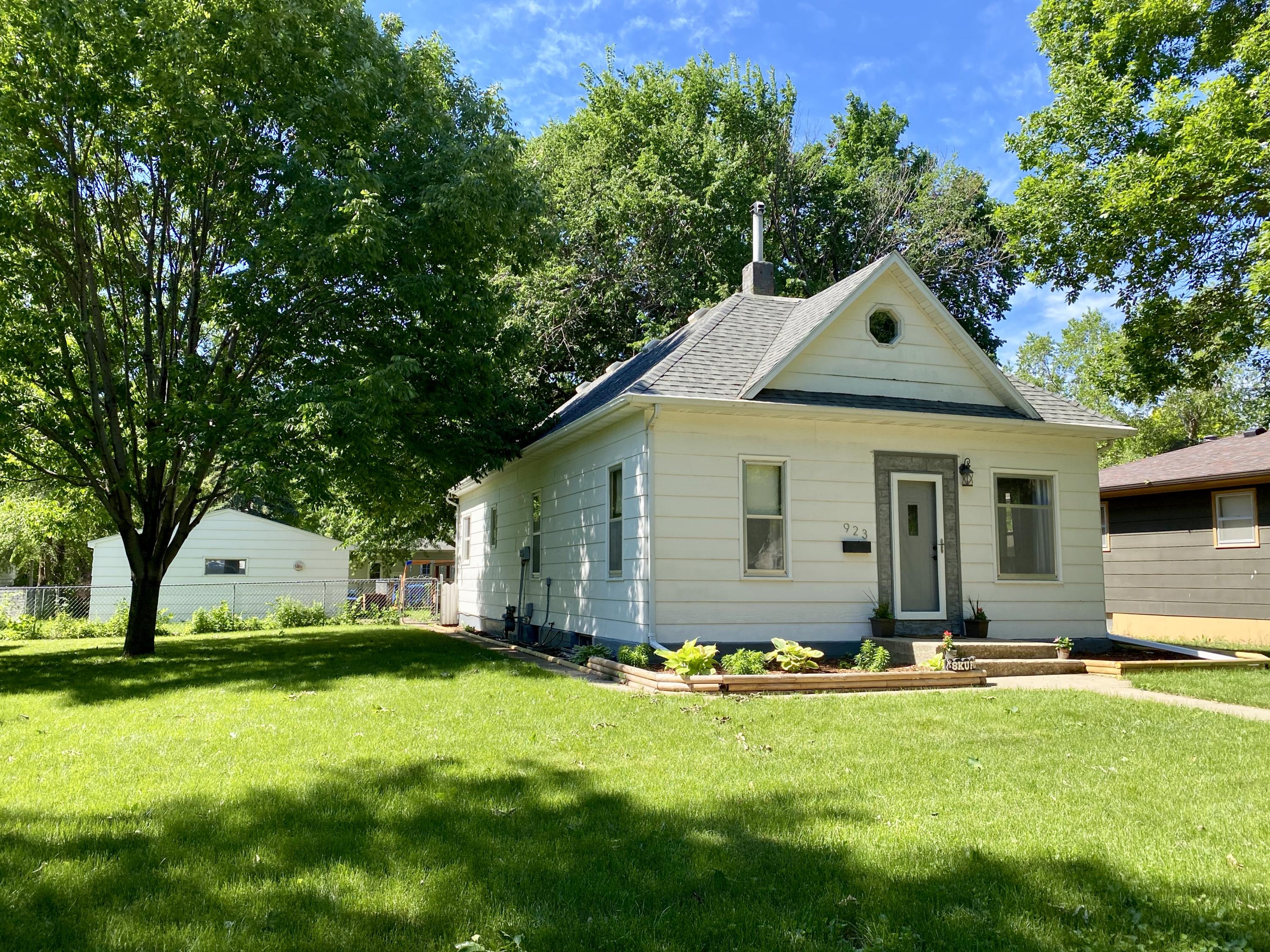923 E 5th Ave