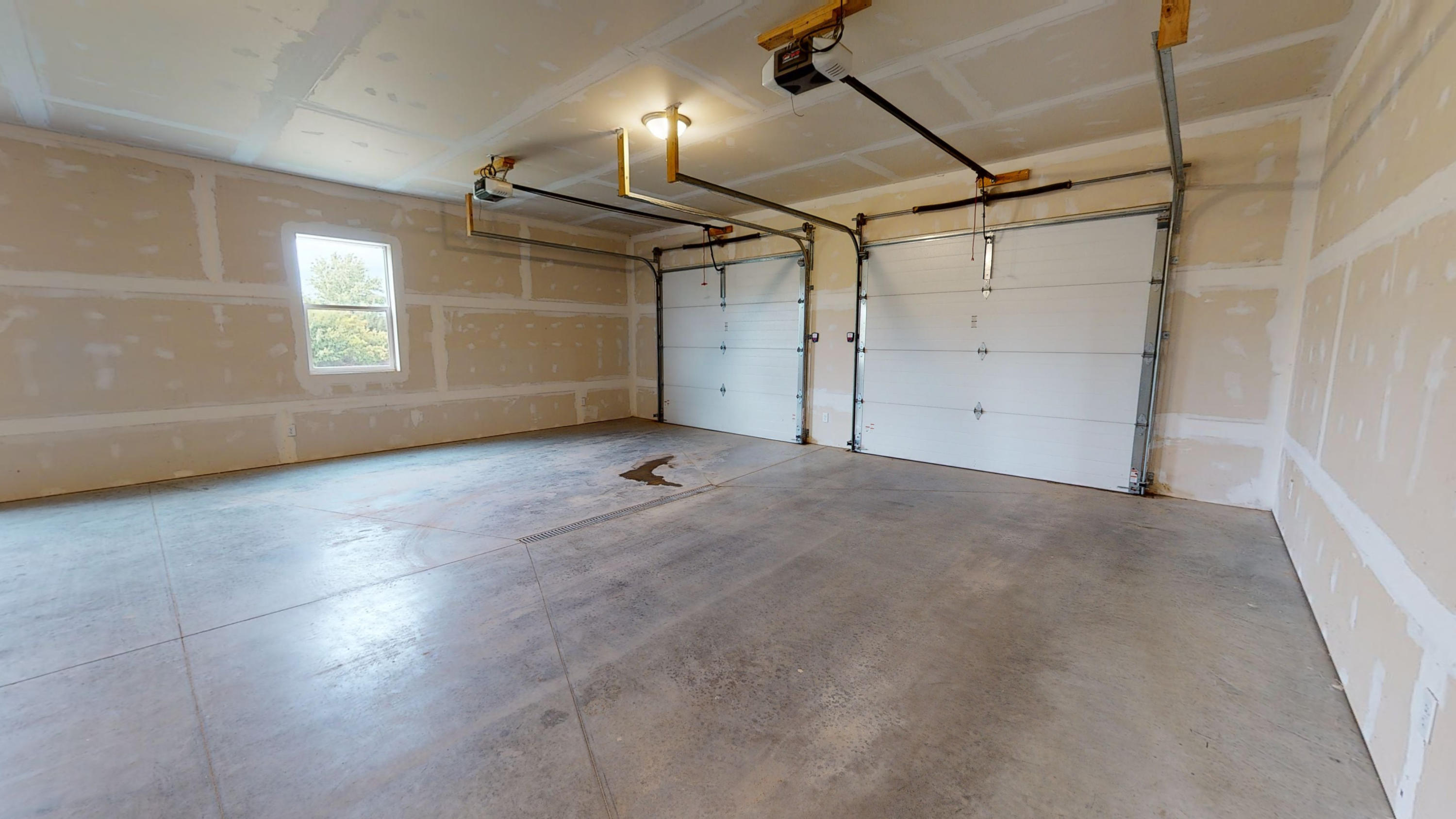 6011 Livesay Ln