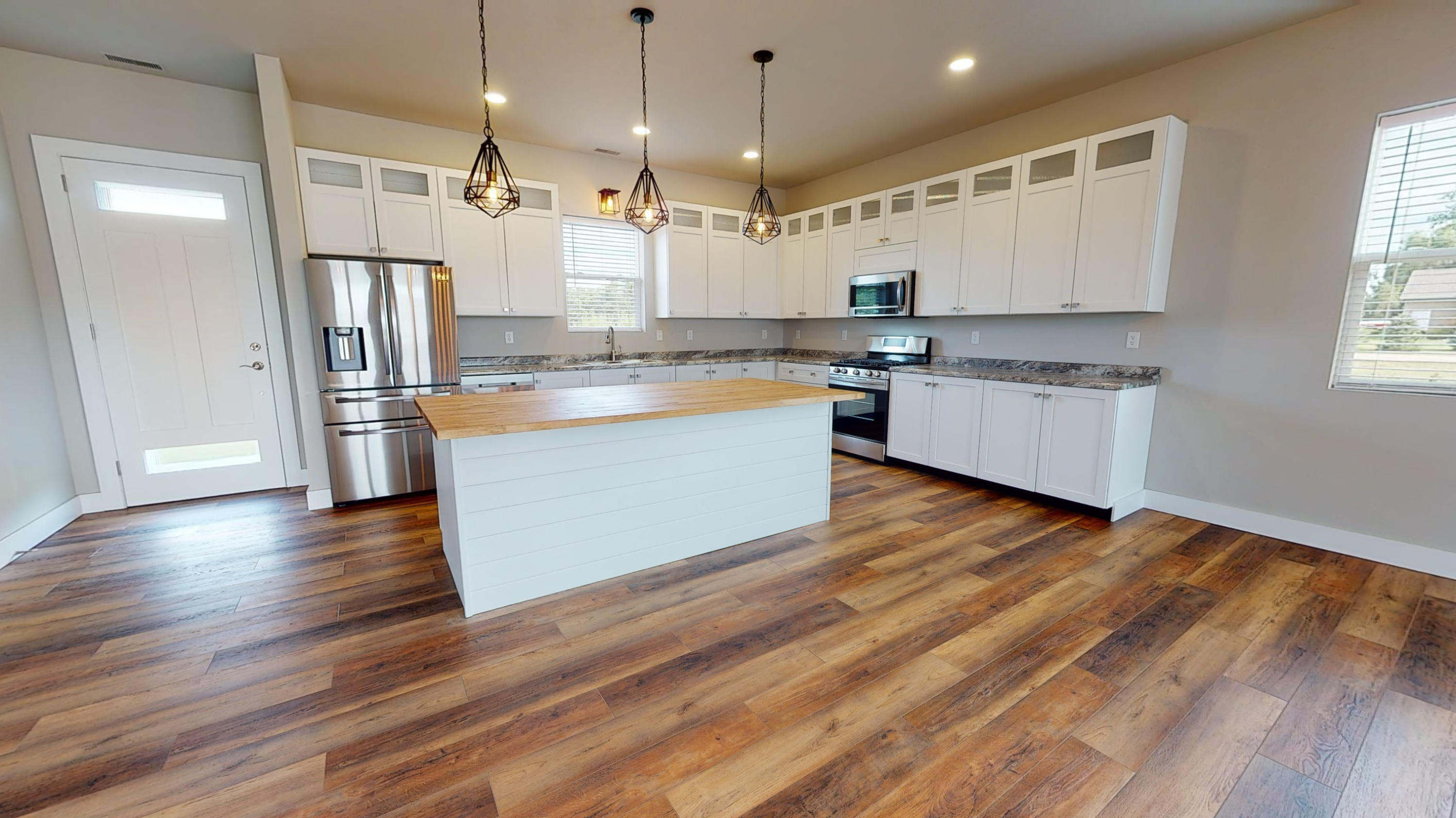 6011 Livesay Ln
