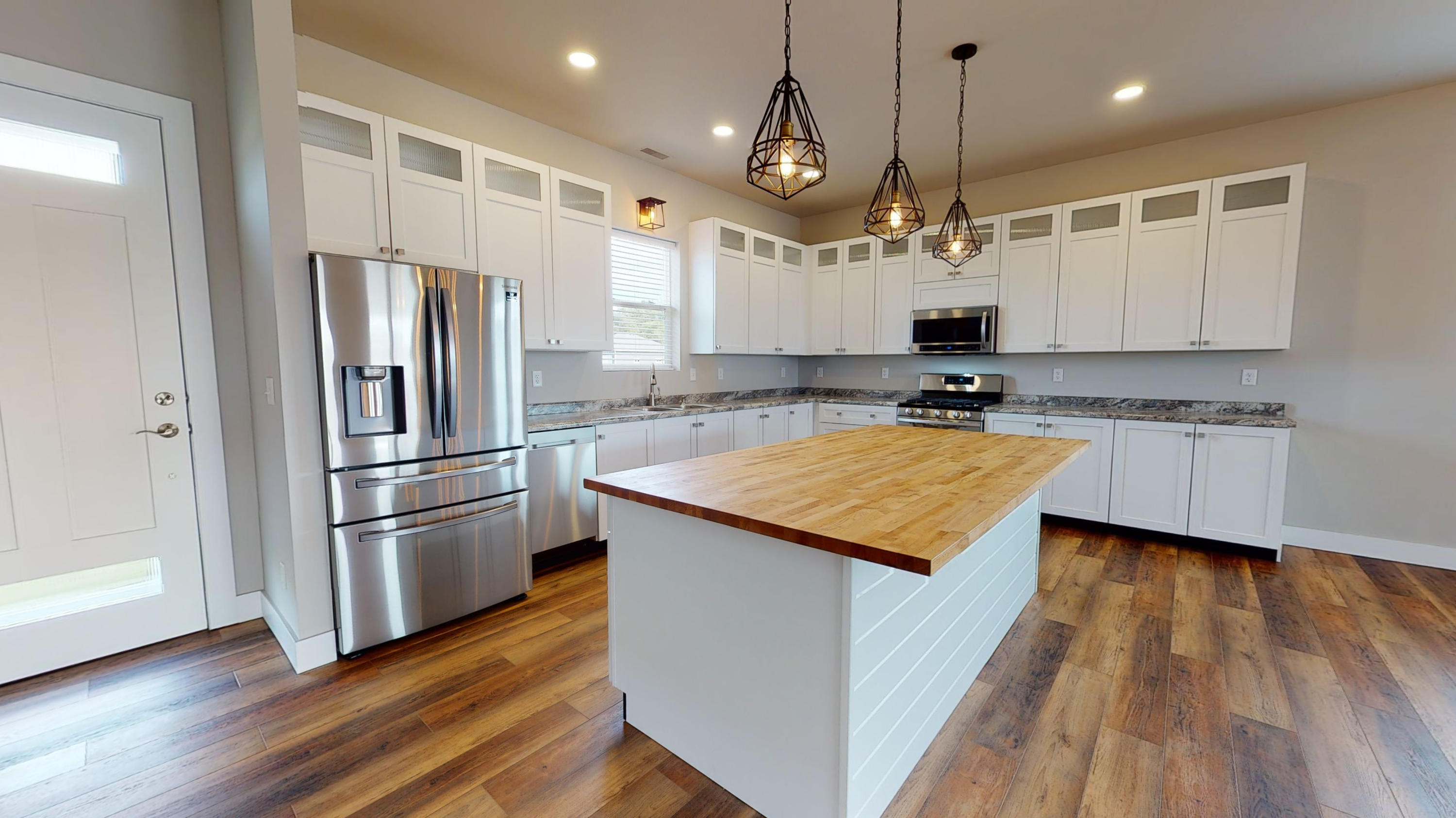 6011 Livesay Ln