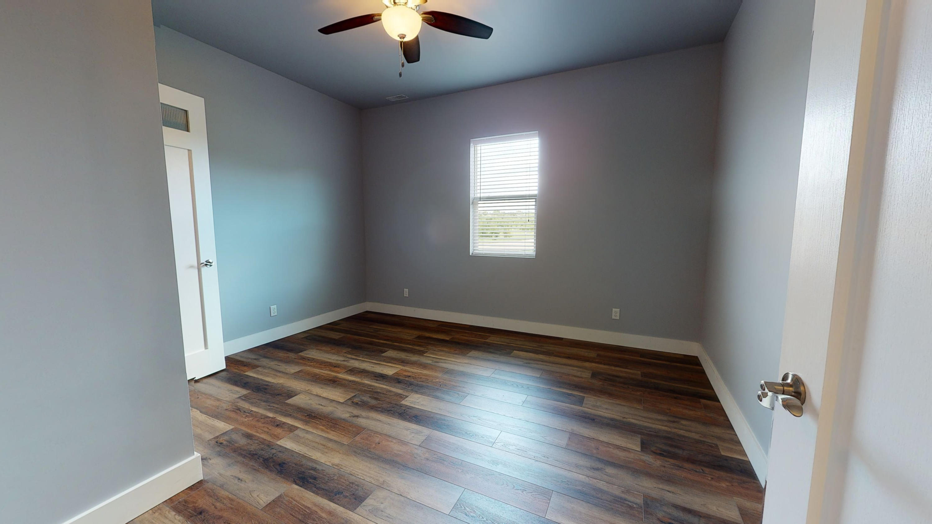 6011 Livesay Ln