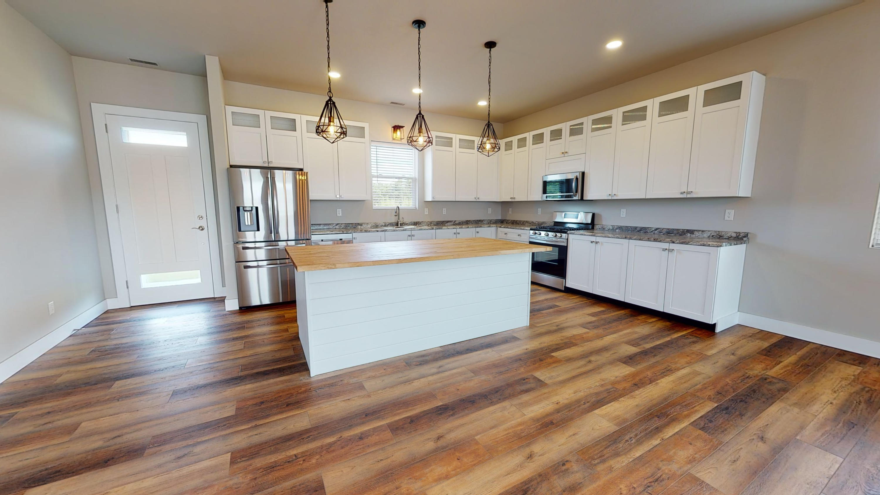 6011 Livesay Ln
