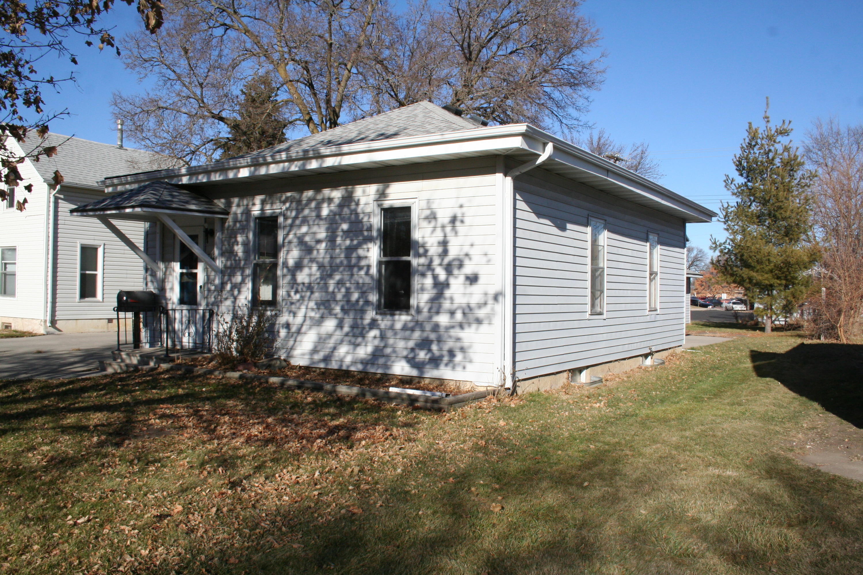 712 E 7TH Ave