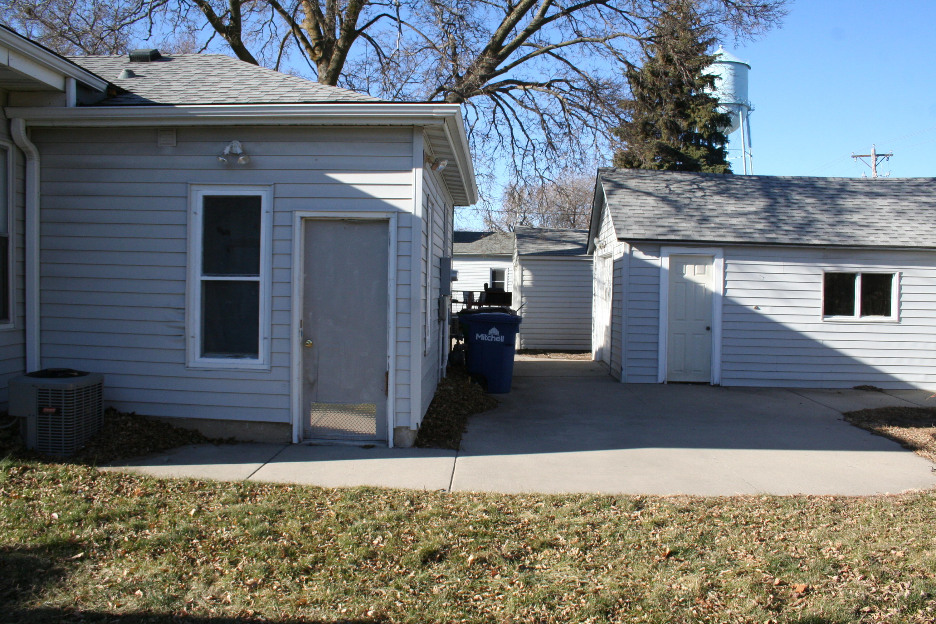 712 E 7TH Ave