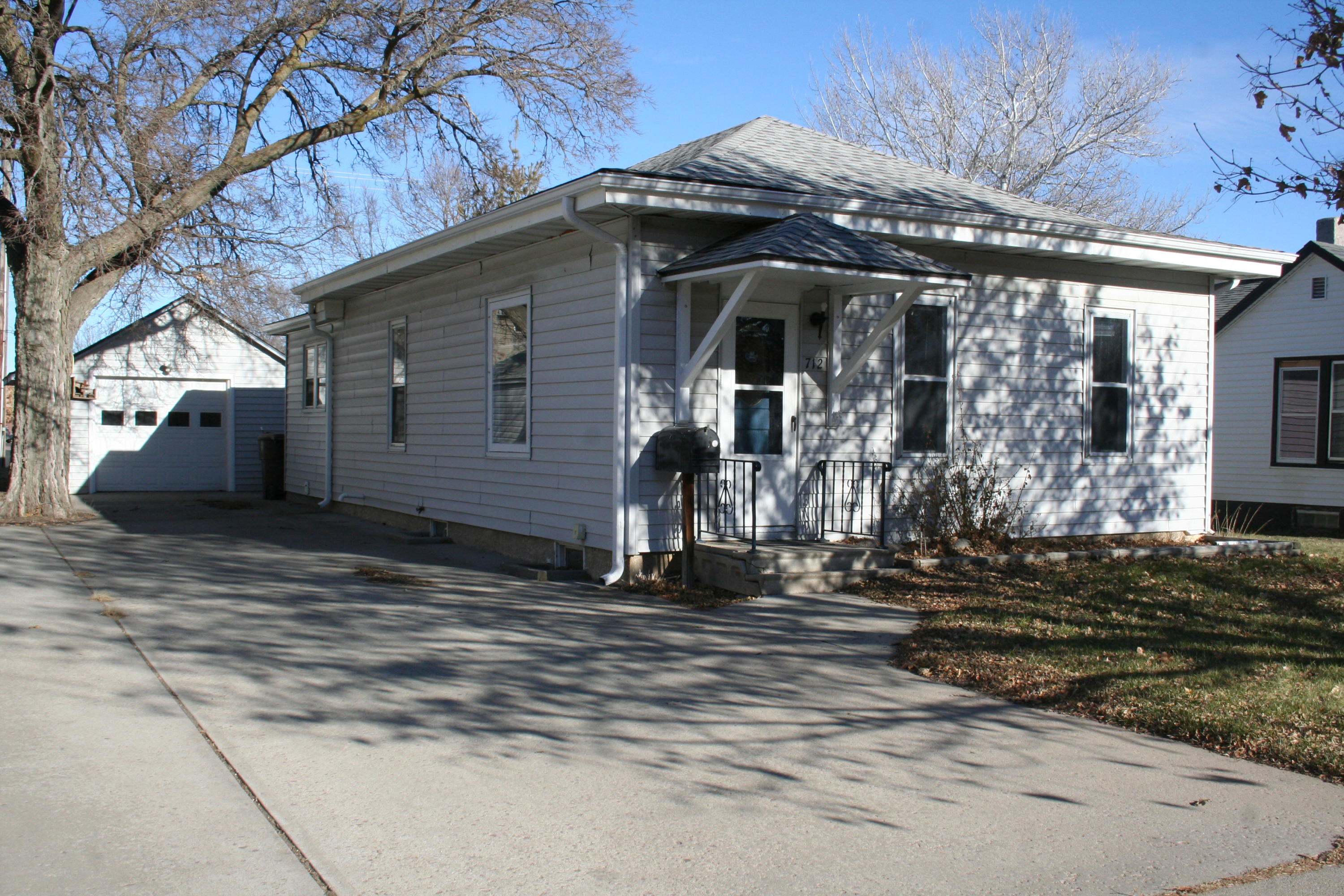 712 E 7TH Ave