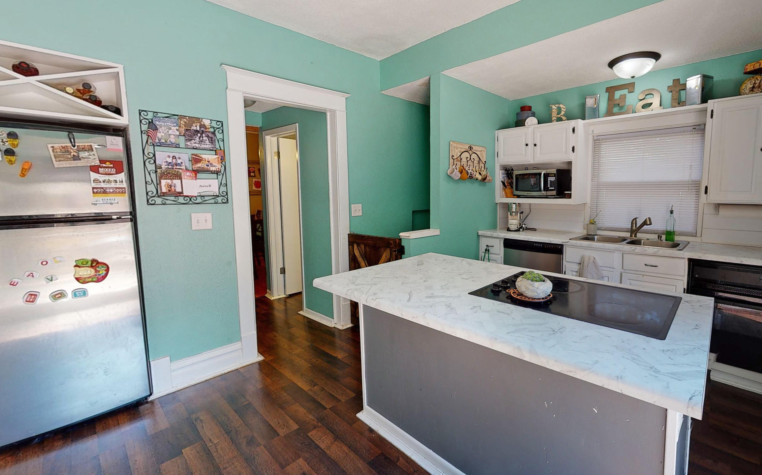 929 E 4th Ave
