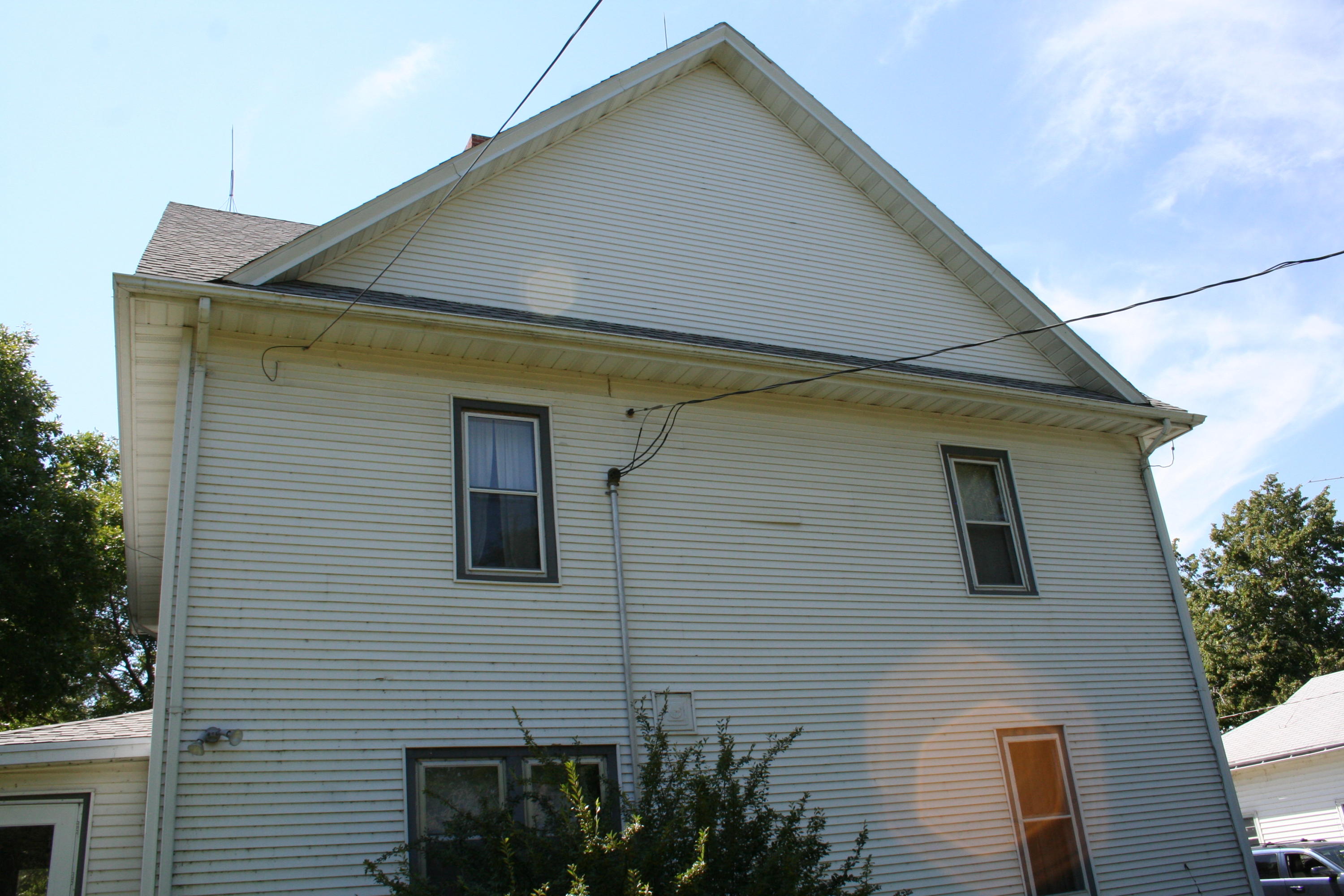 304 E 1st St