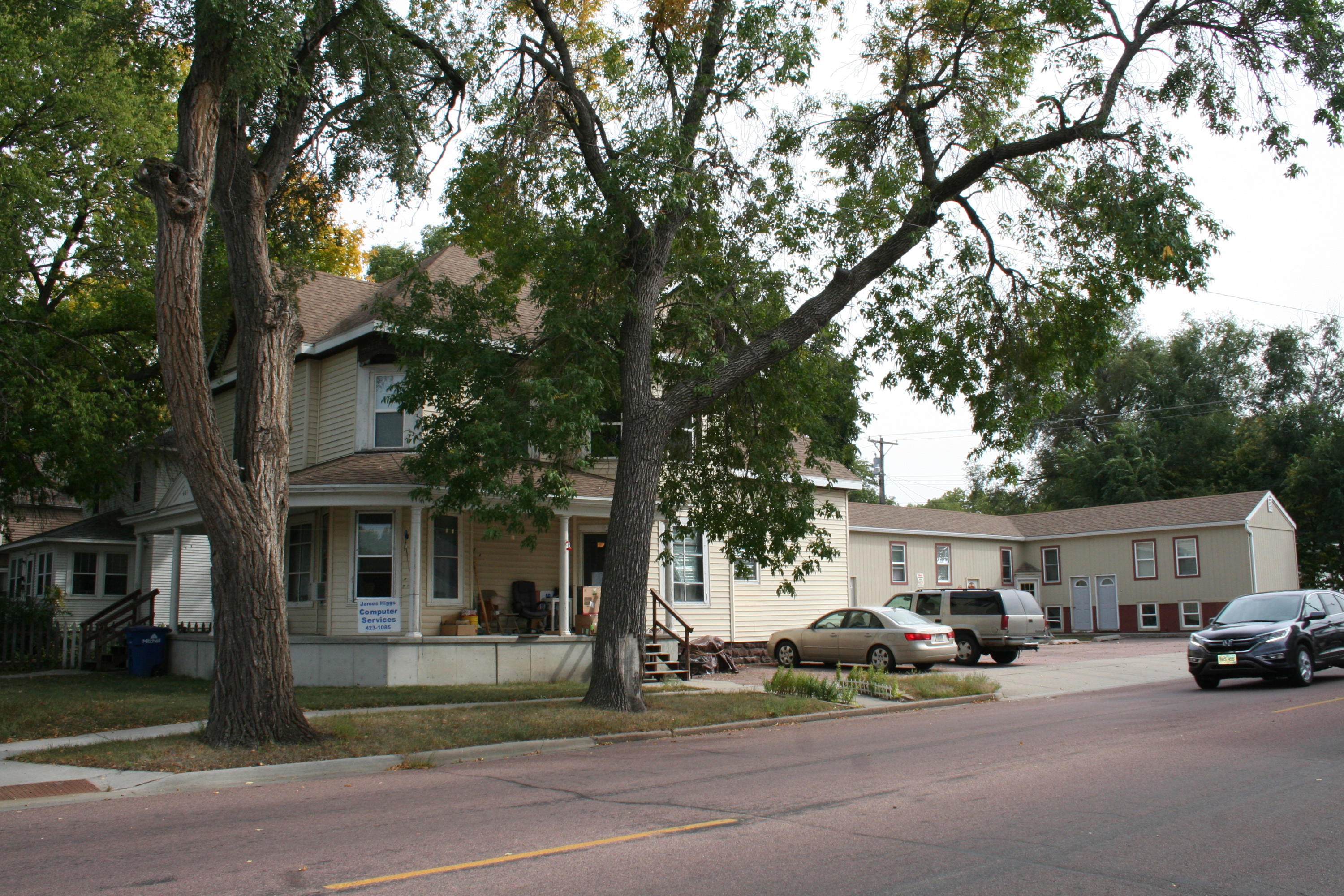 601 E 2nd St