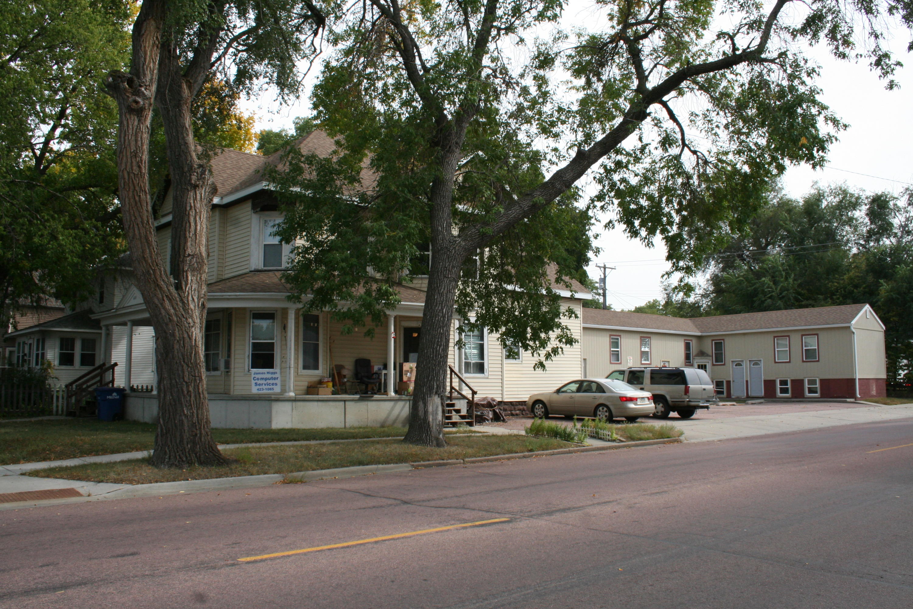 601 E 2nd St