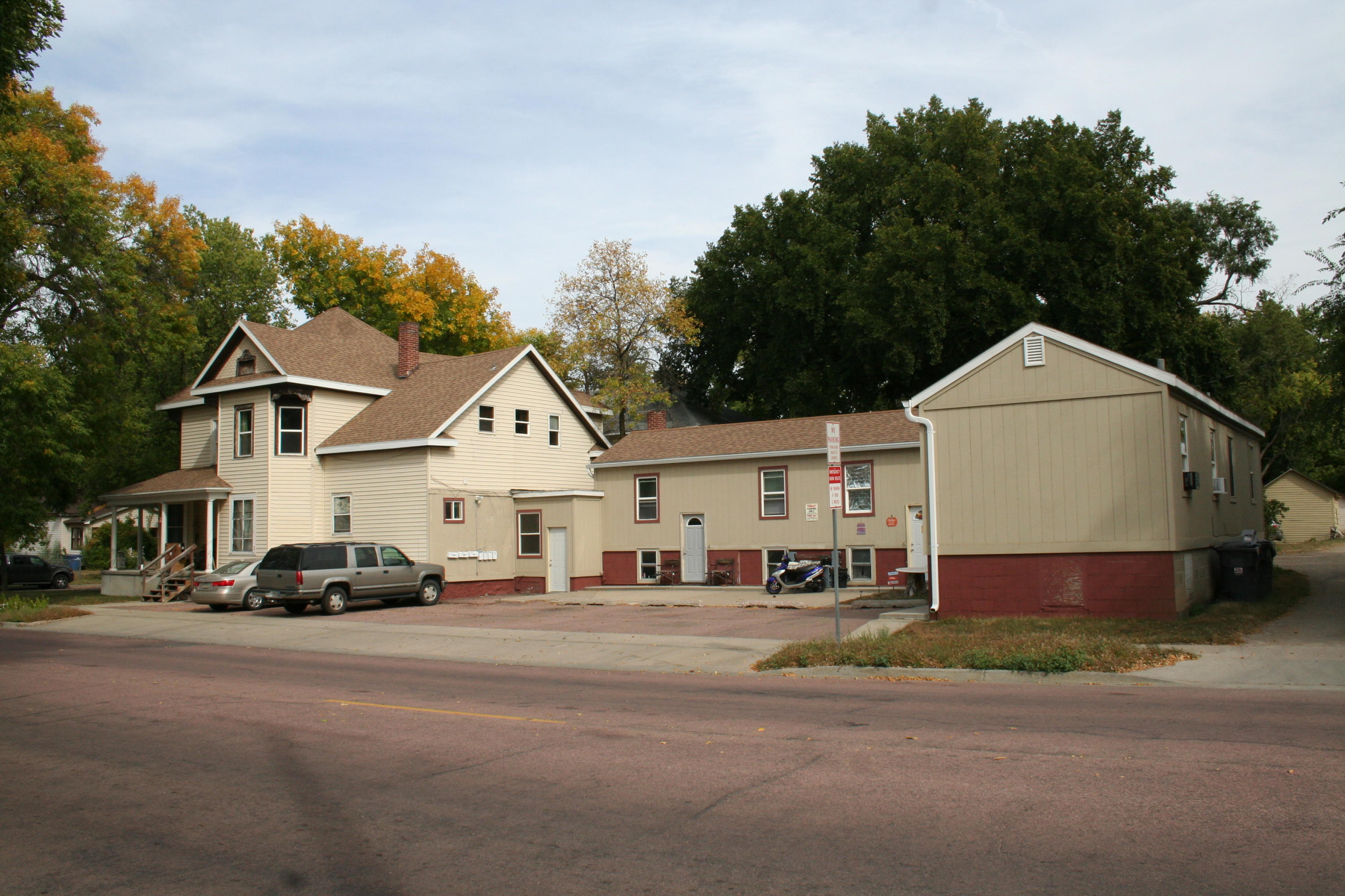 601 E 2nd St