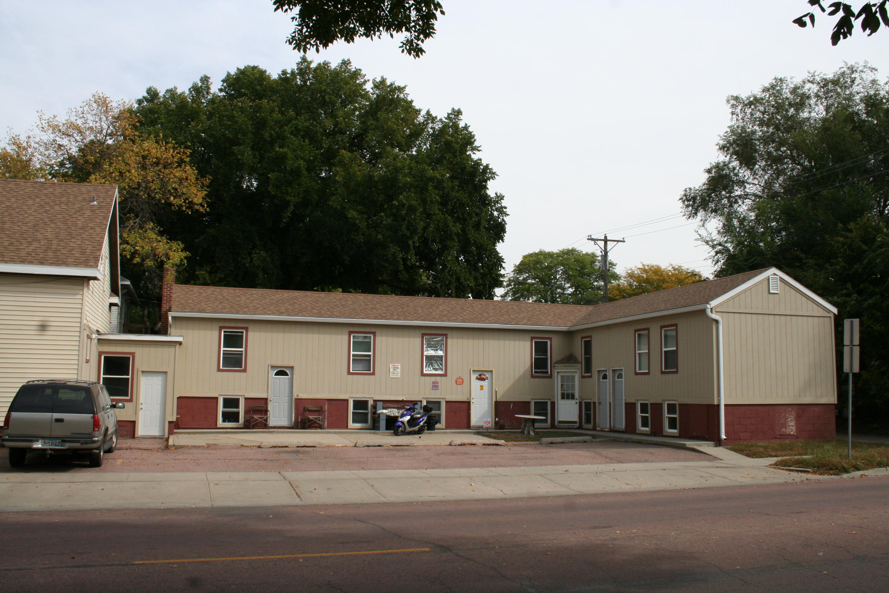 601 E 2nd St