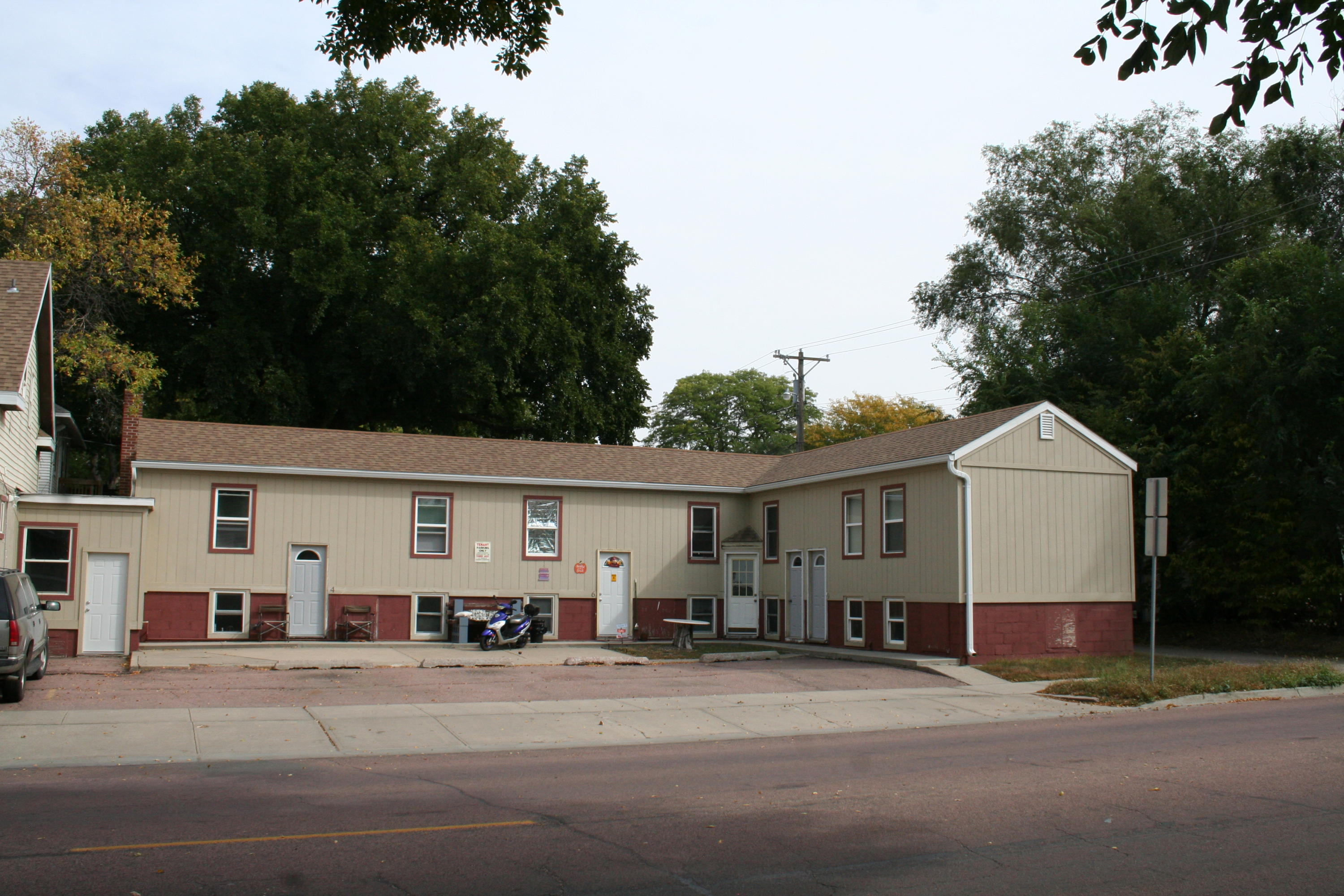 601 E 2nd St