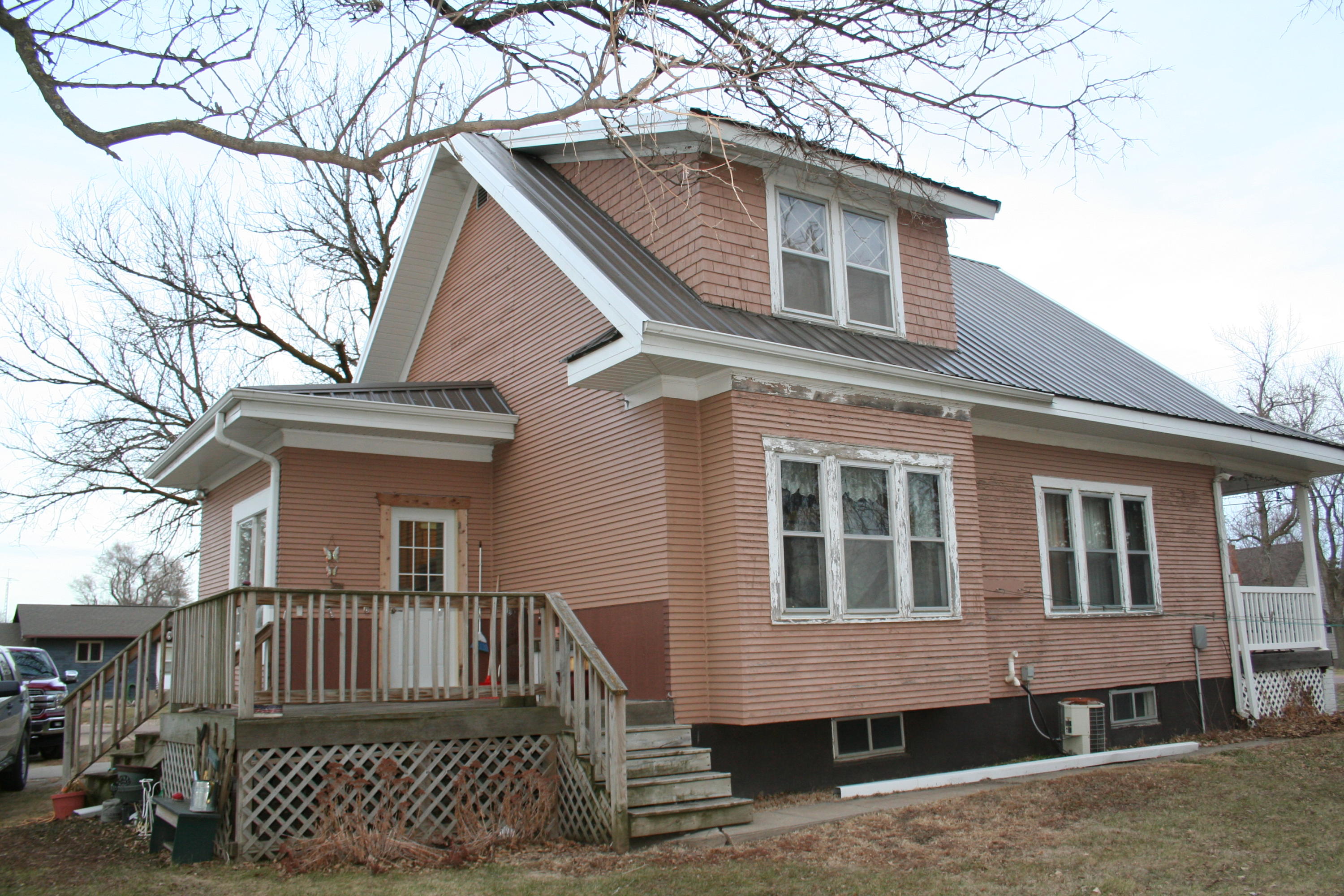 601 S Main St