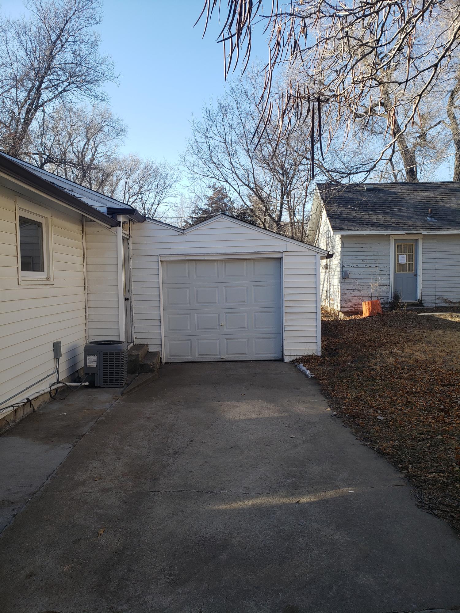 605 S Lawler