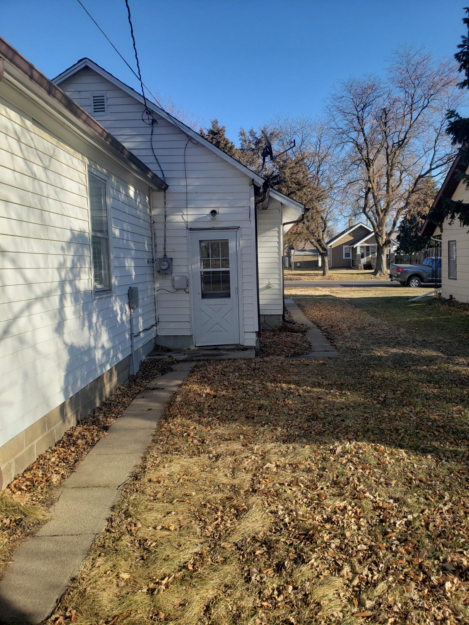 605 S Lawler