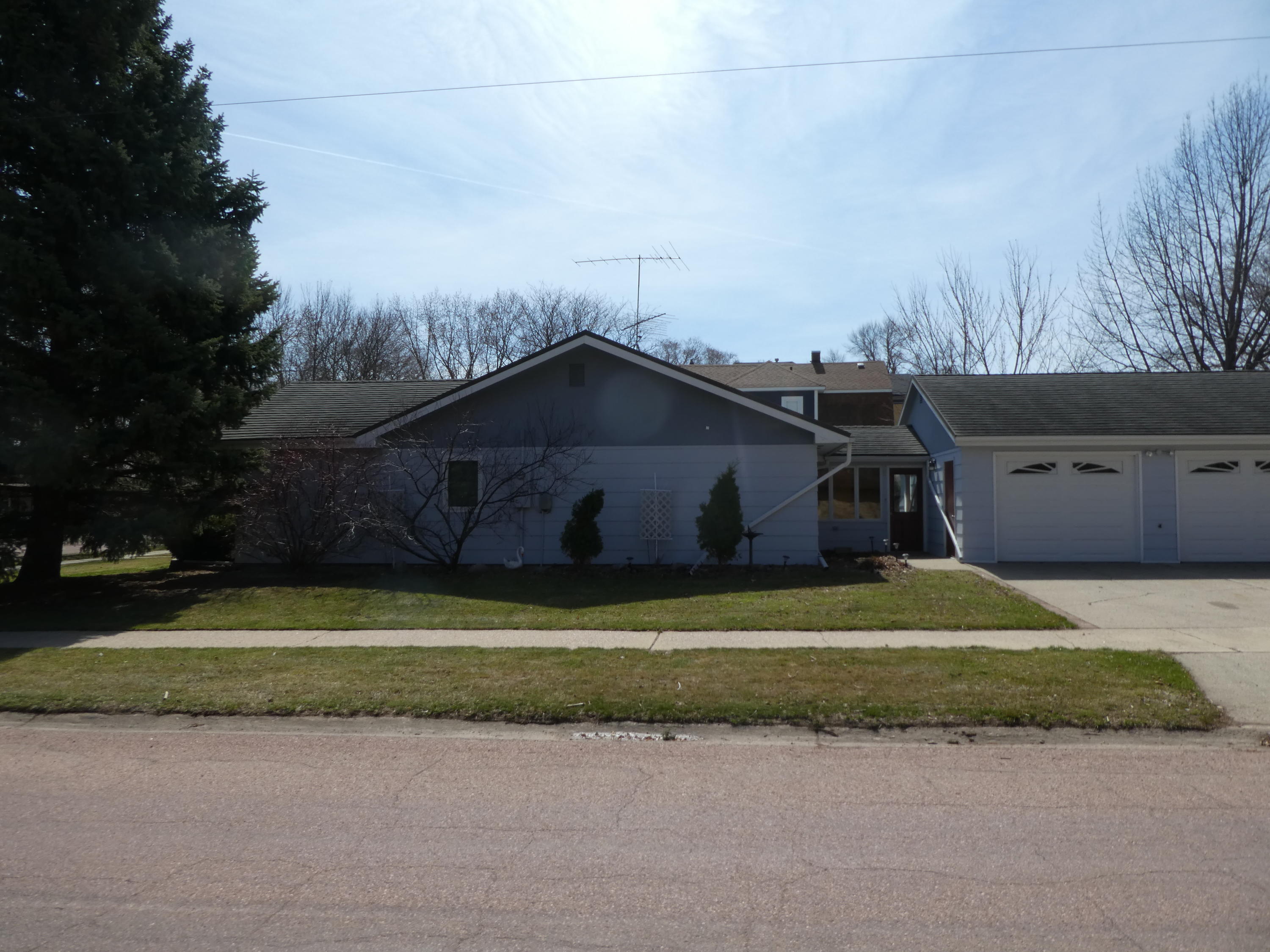301 S Montana
