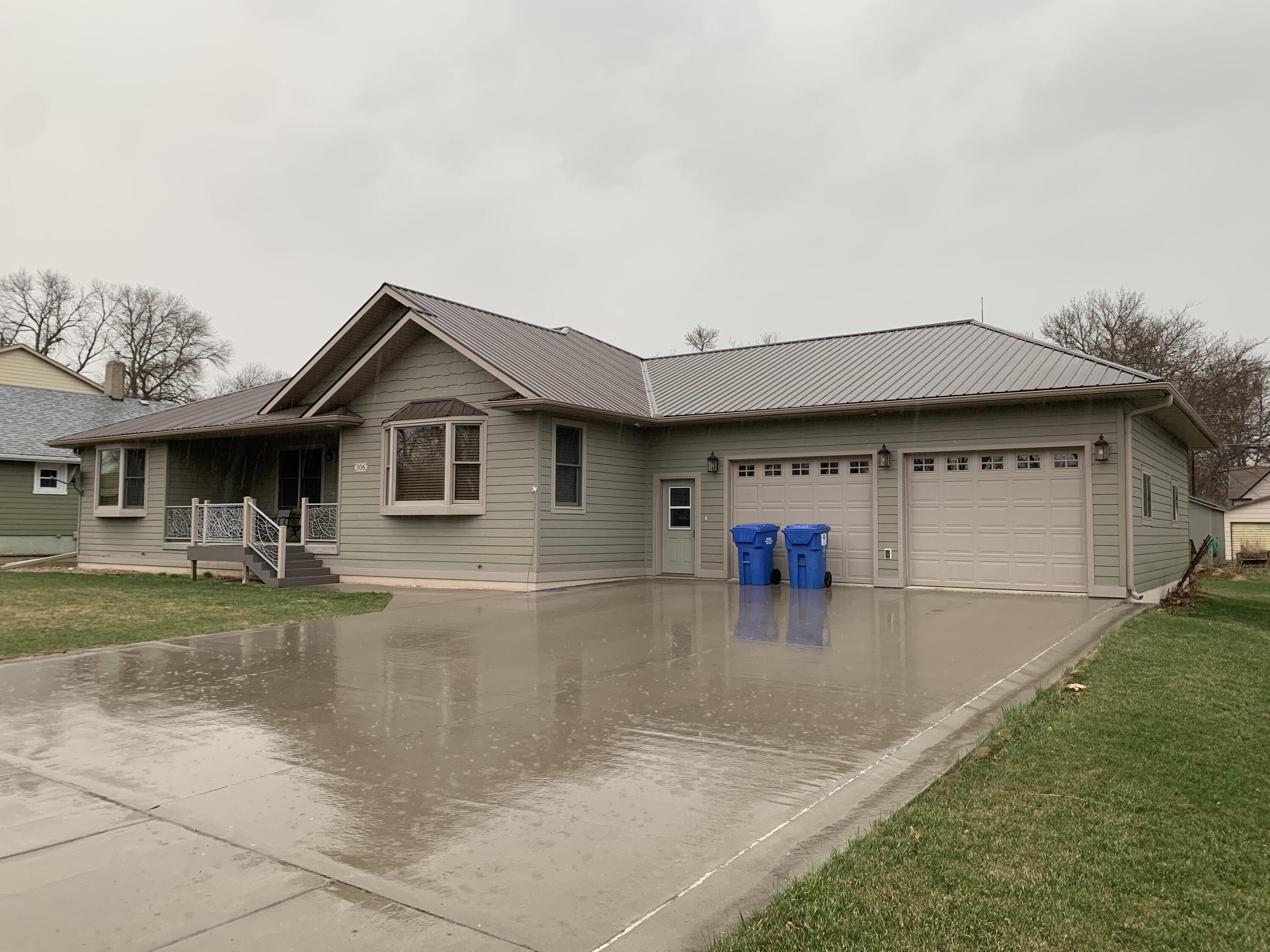 306 SW 3rd St