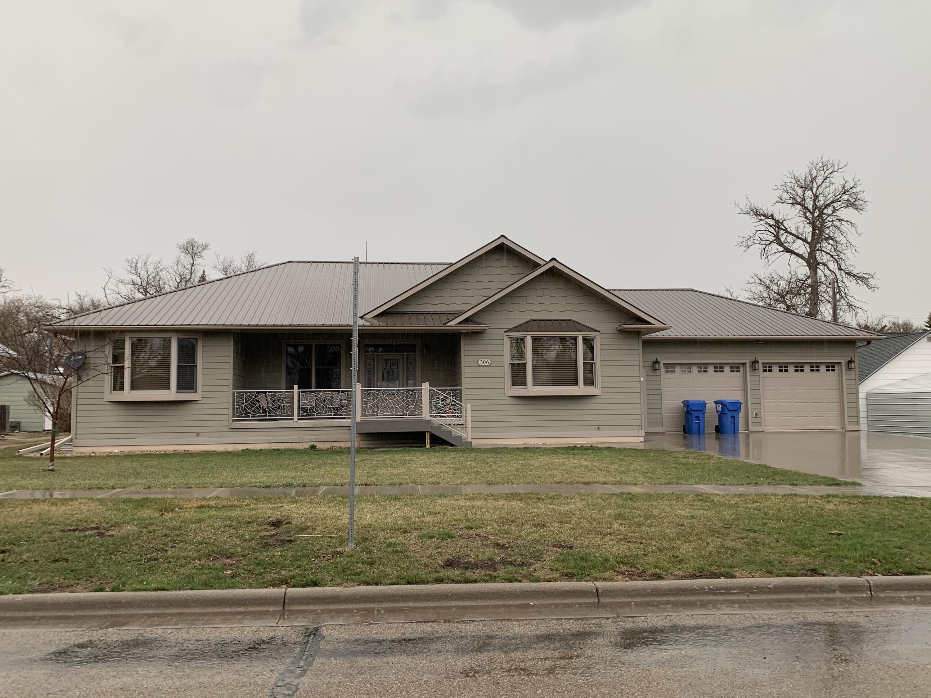 306 SW 3rd St