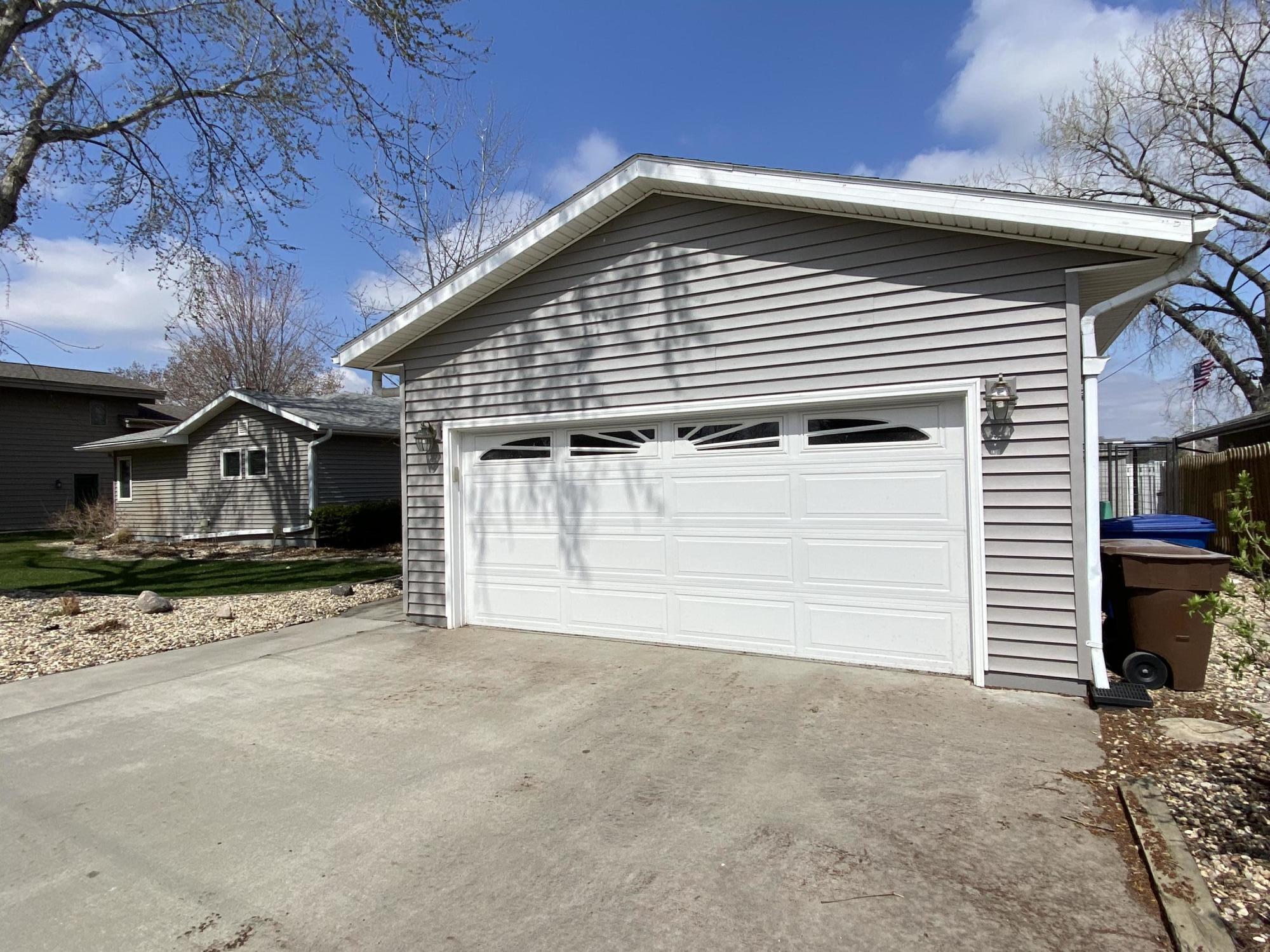 61 S Harmon Dr