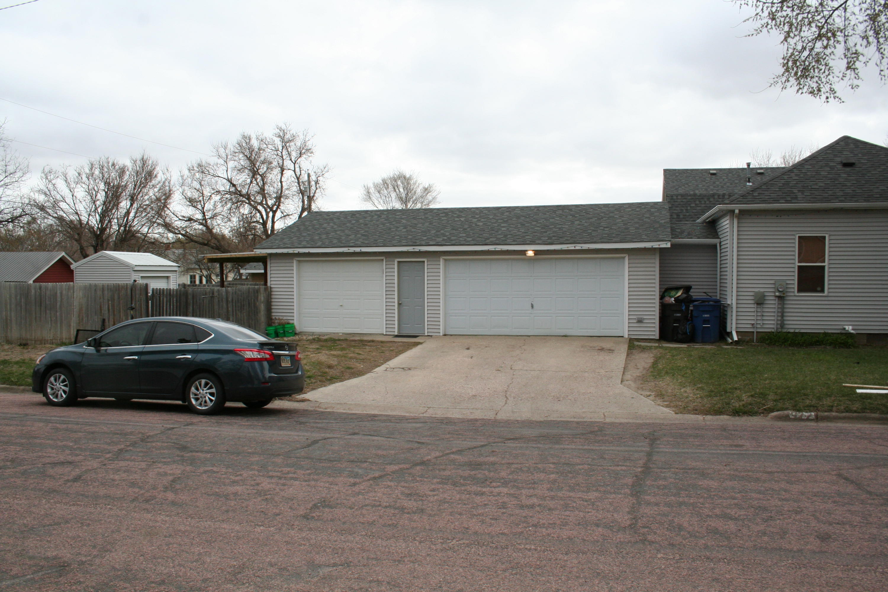 922 W 5th Ave