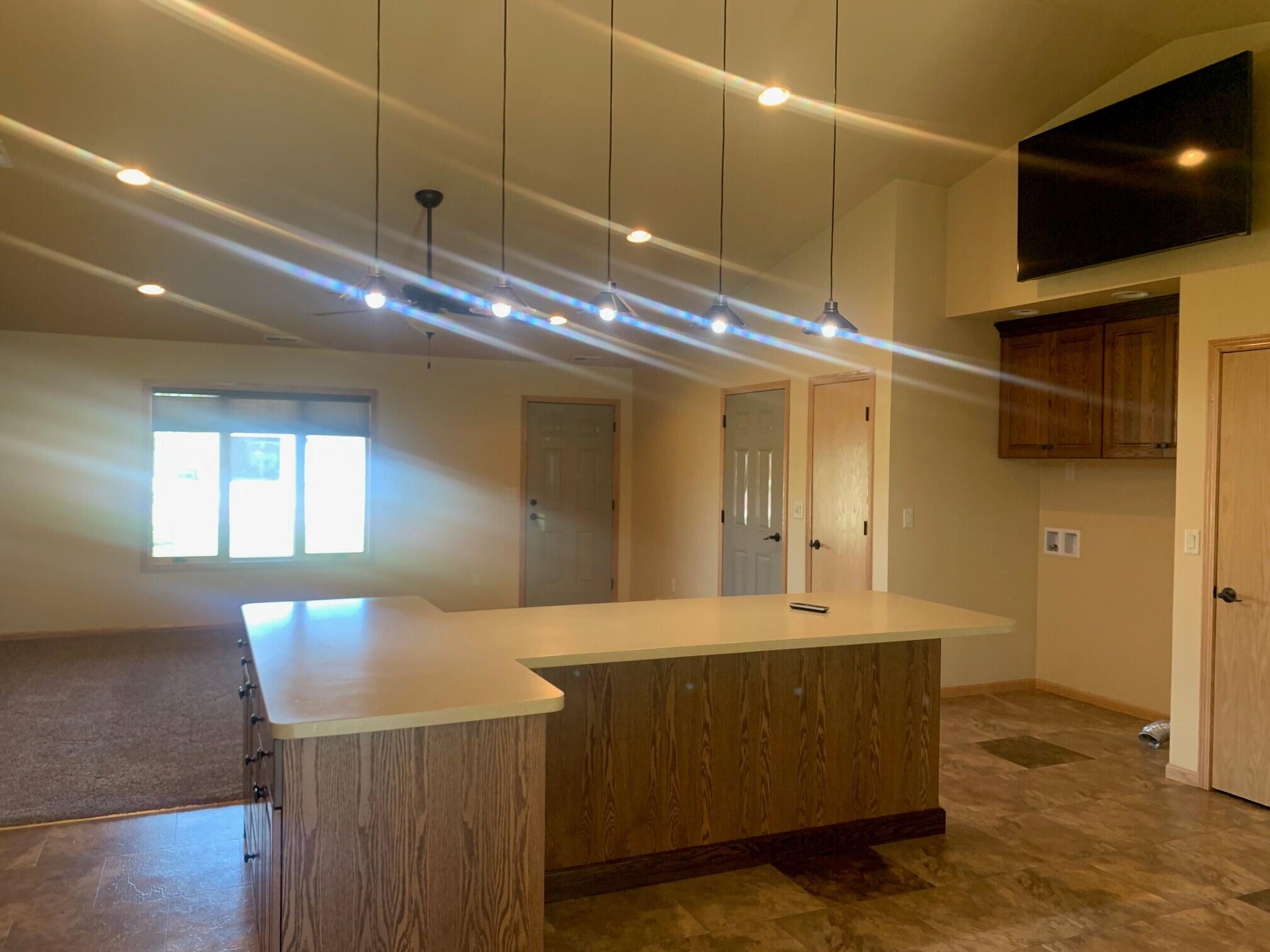 825 W 16th Ave