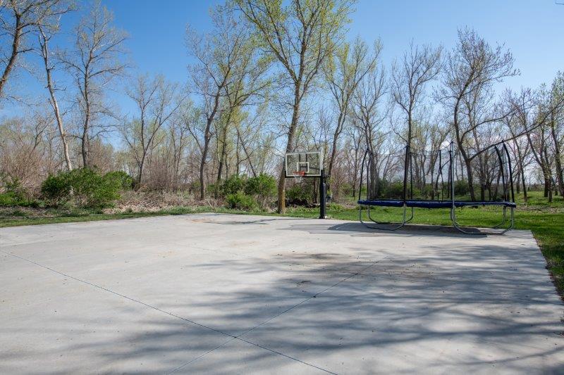 116 W Harmon Dr