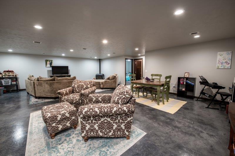 116 W Harmon Dr