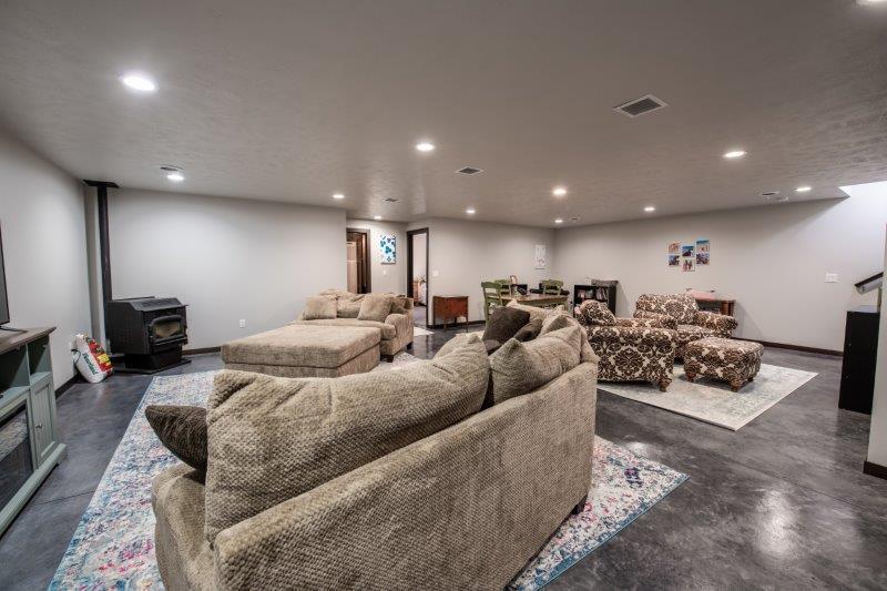 116 W Harmon Dr