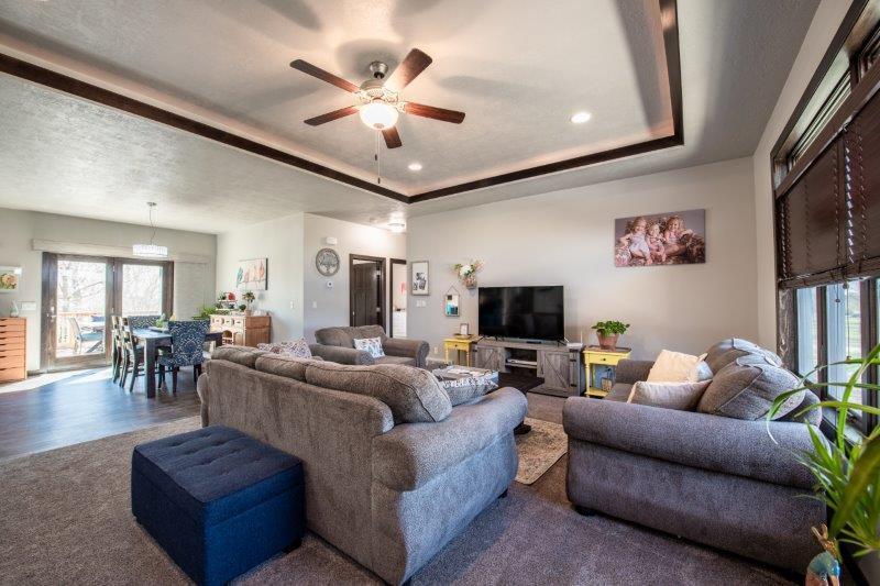 116 W Harmon Dr
