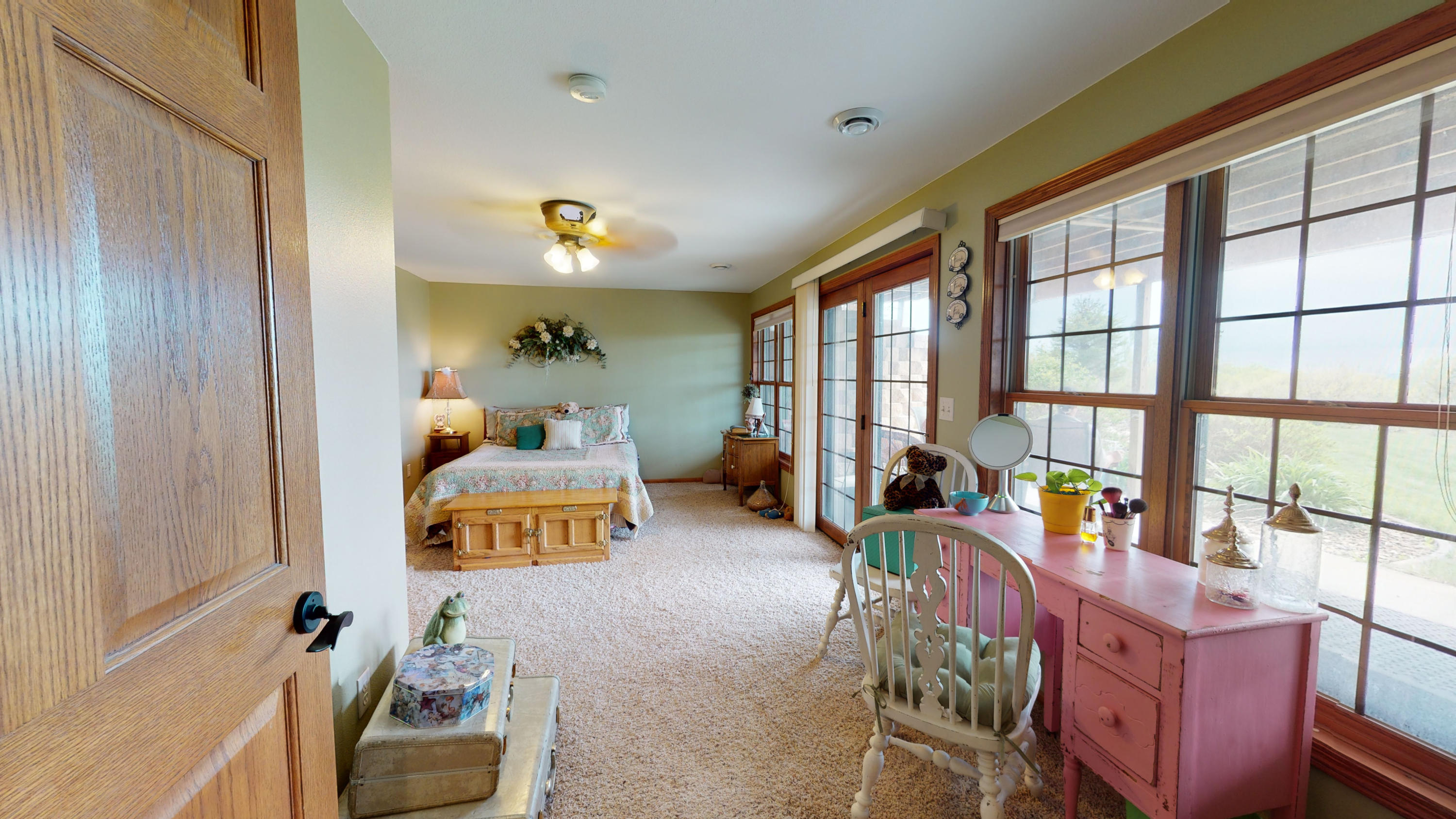700 E G Ln