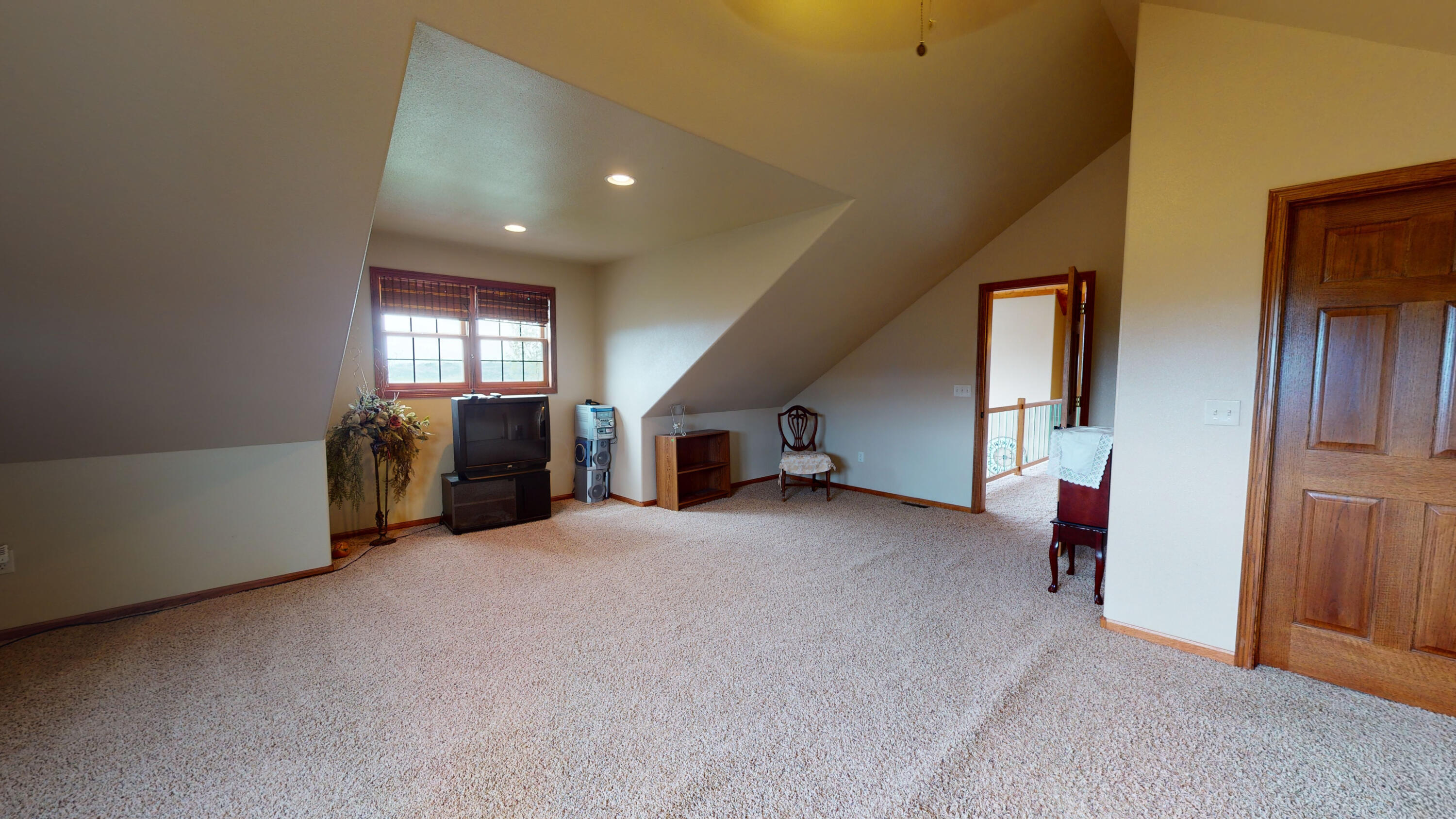 700 E G Ln