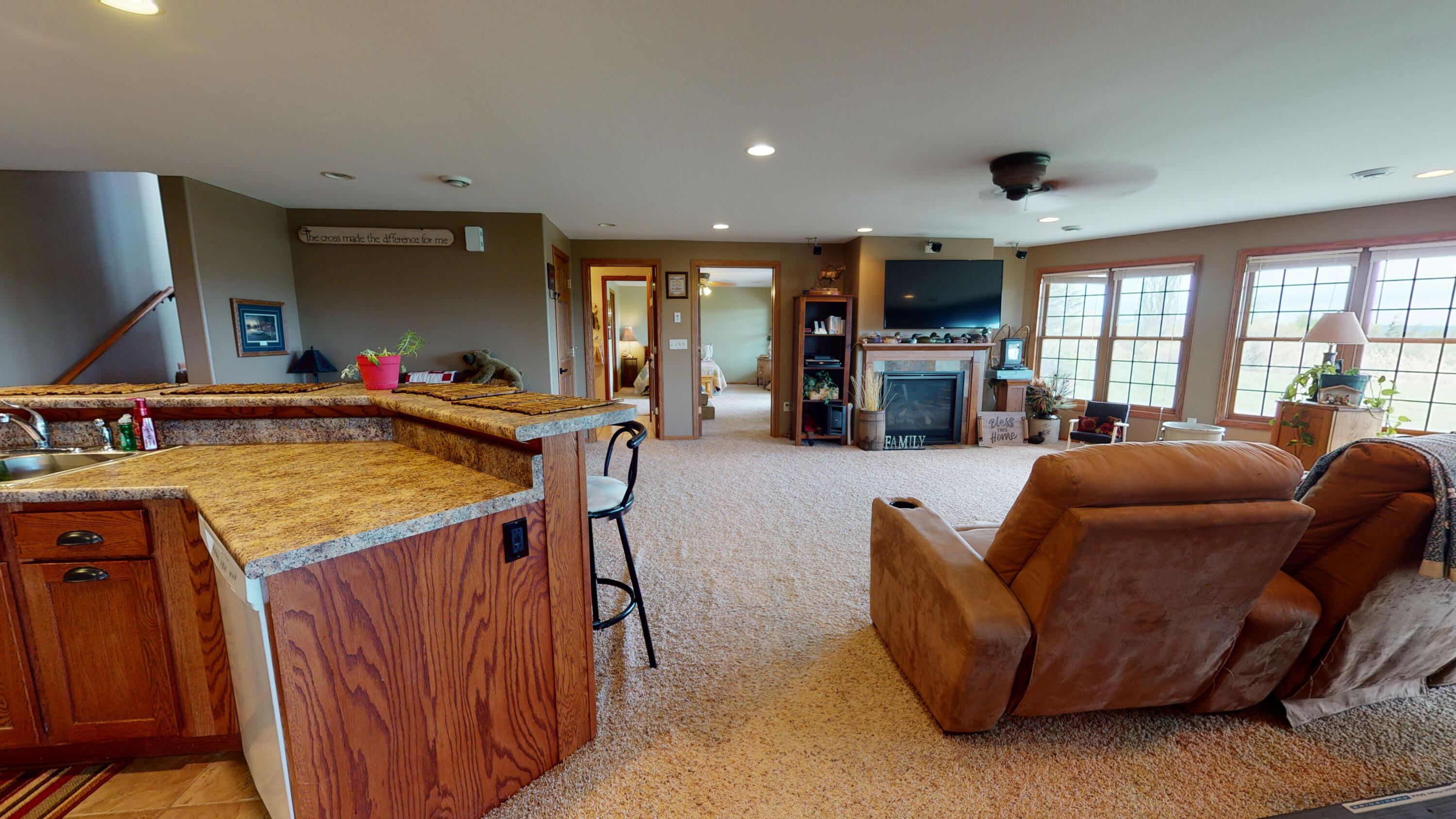 700 E G Ln