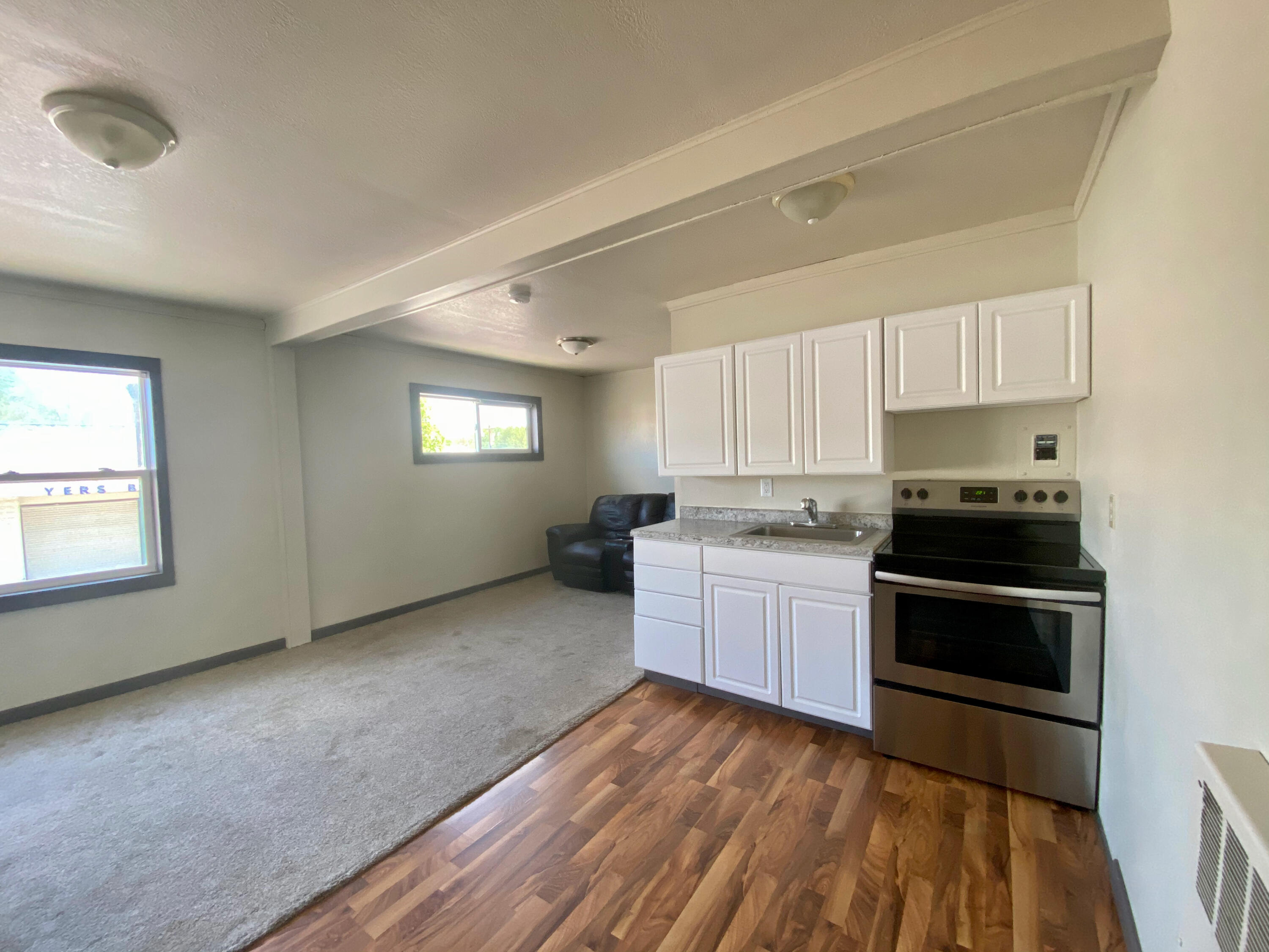 925 N Main St