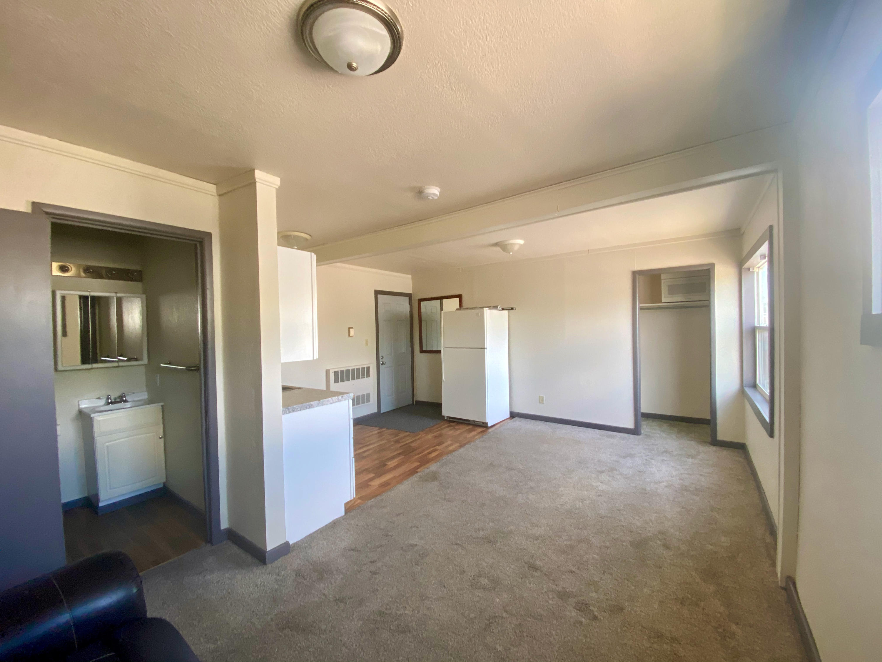 925 N Main St
