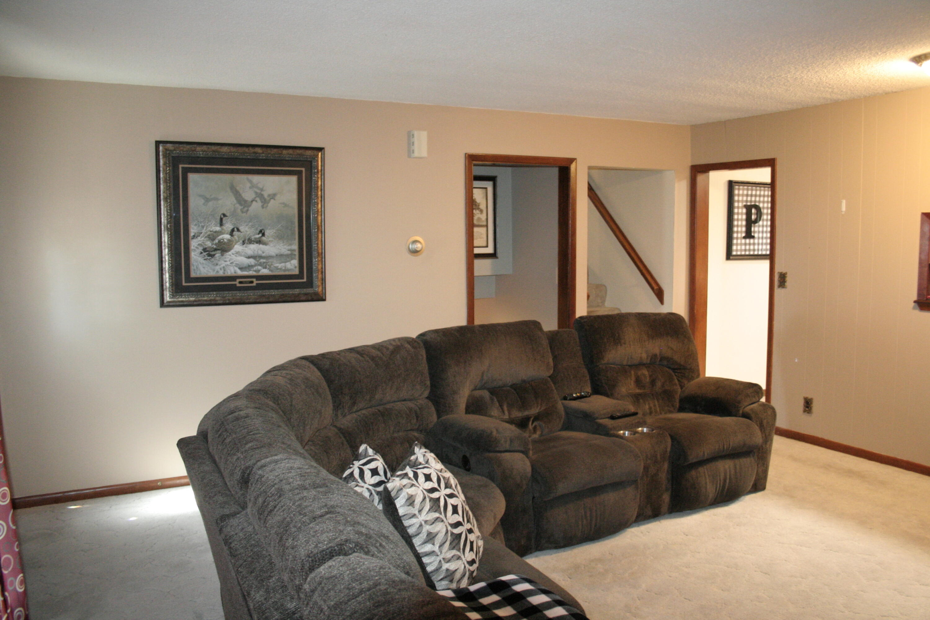 87 N Harmon Dr