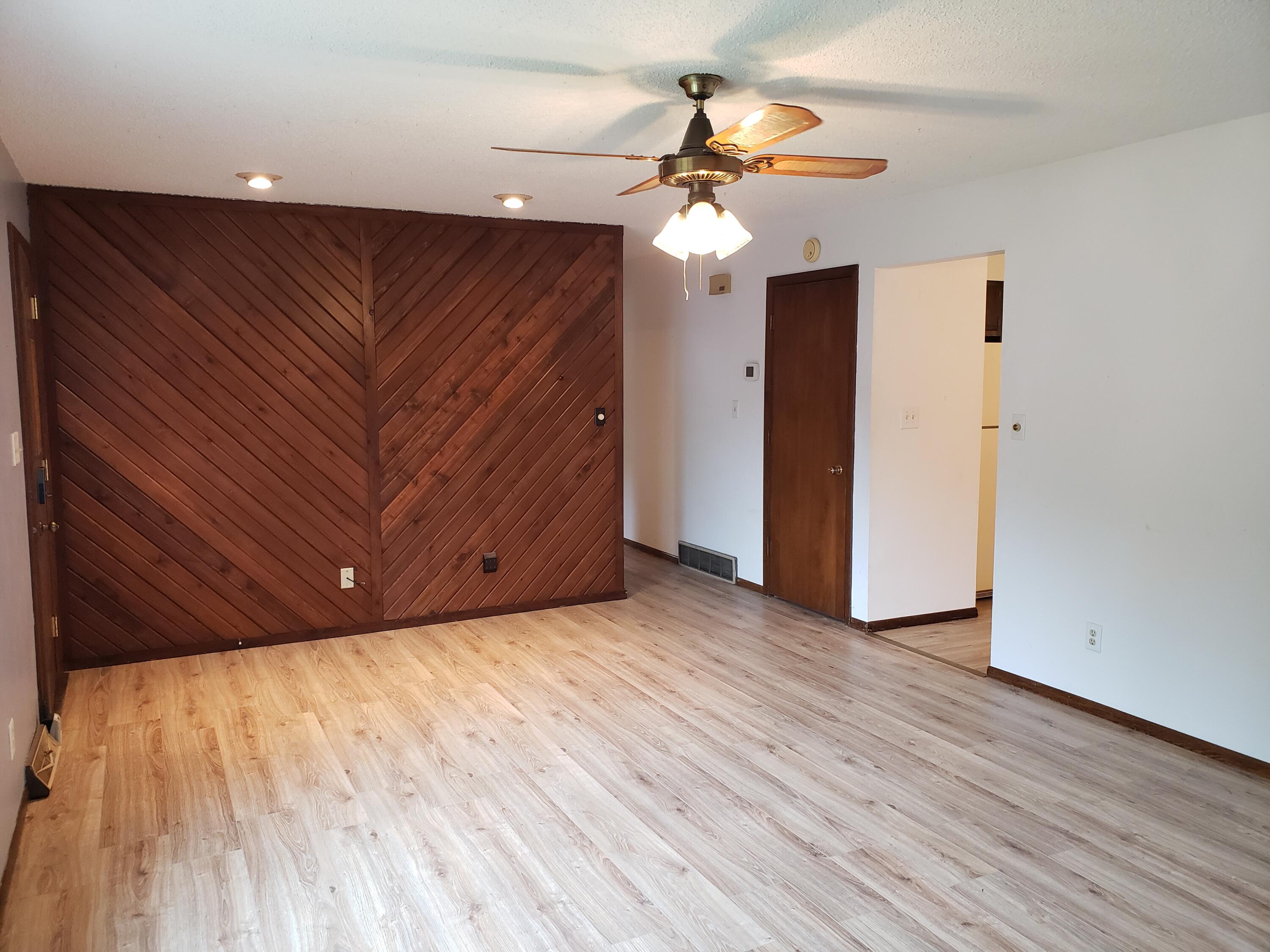 300 E 15th Ave
