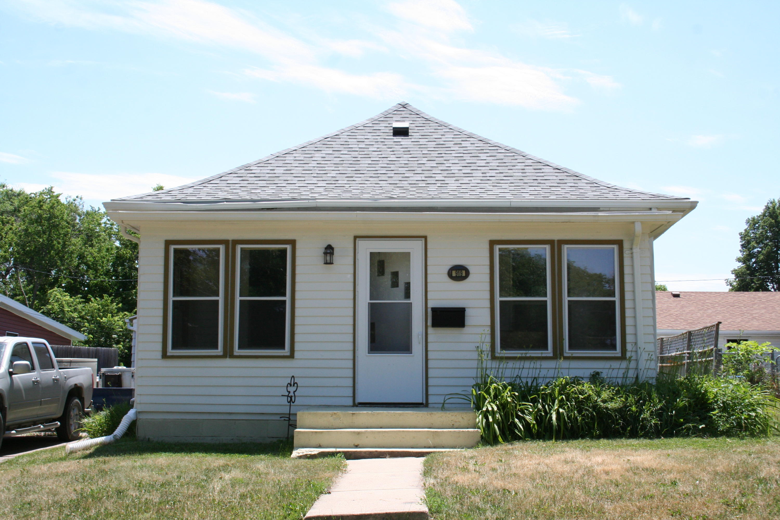 919 W 5th Ave