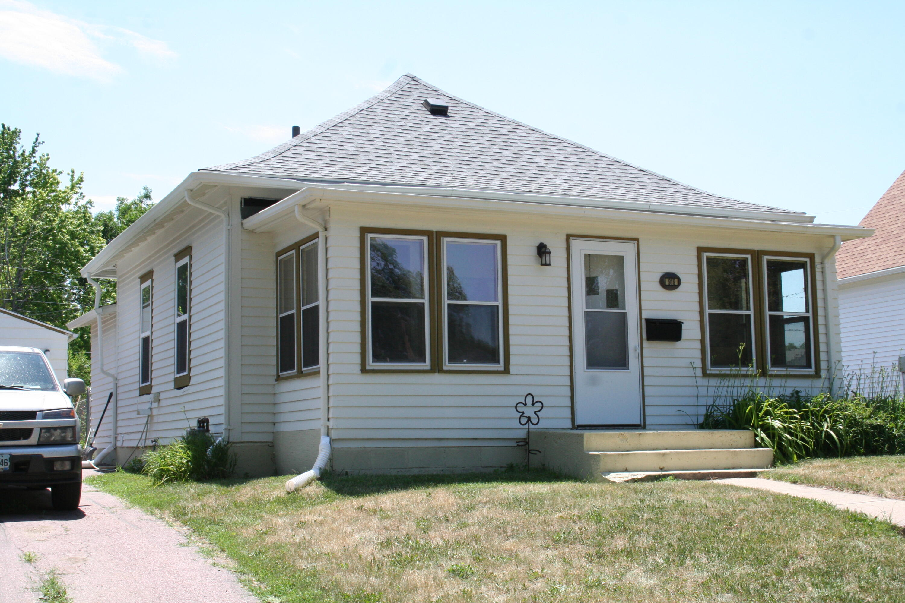 919 W 5th Ave