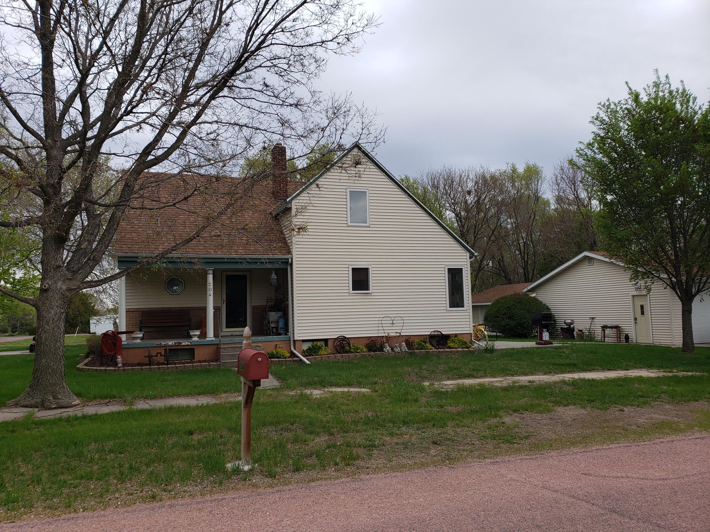 204 S 5th St