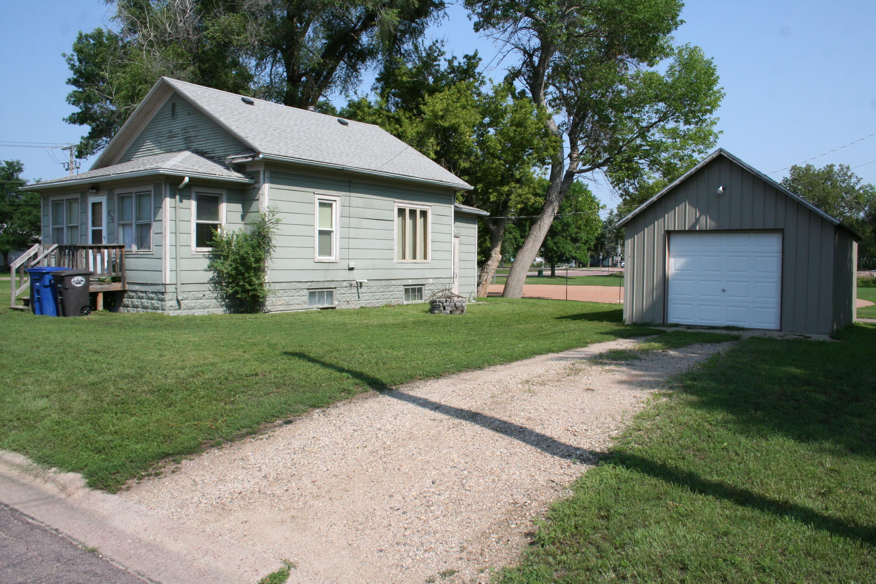 616 W Ash Ave