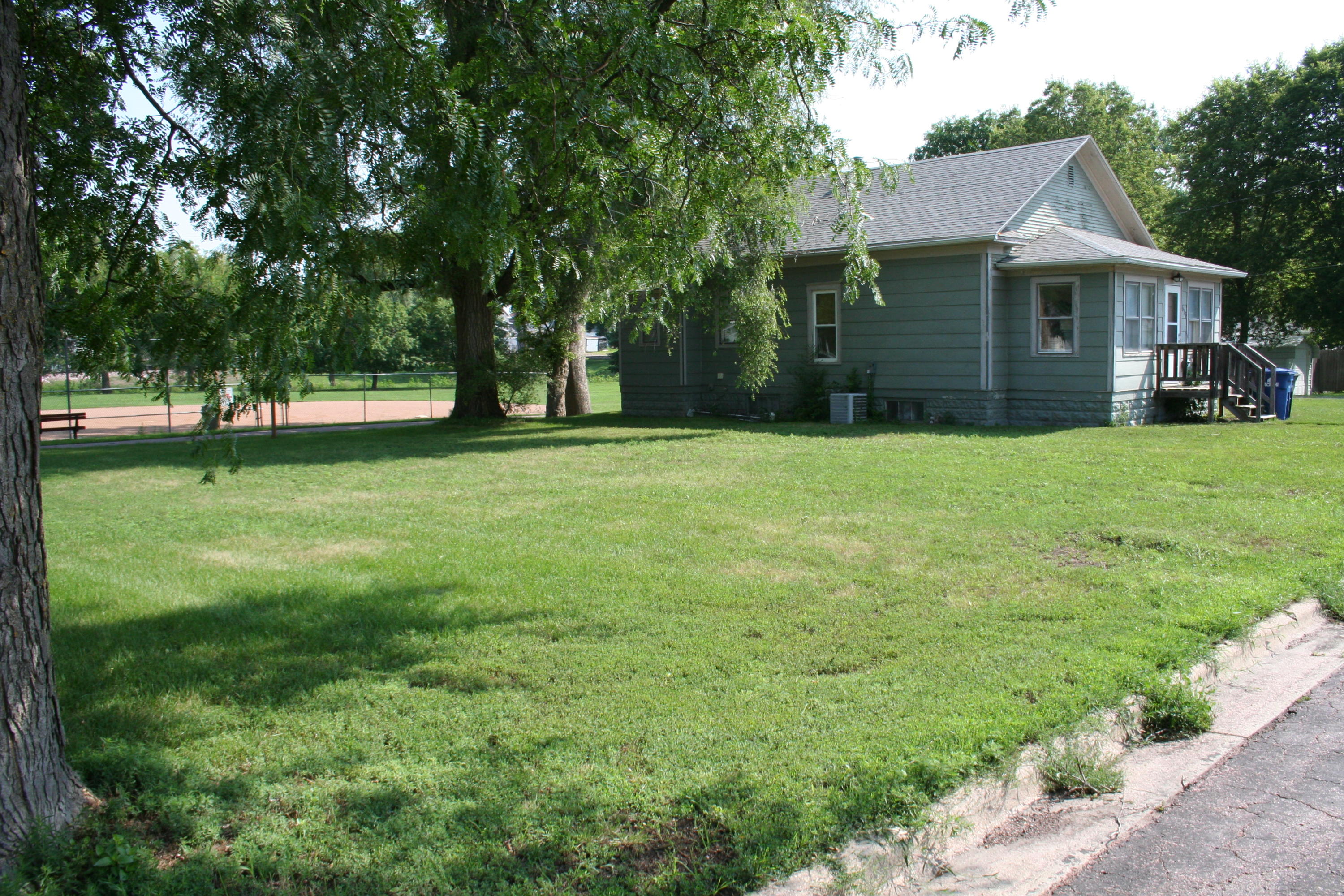 616 W Ash Ave