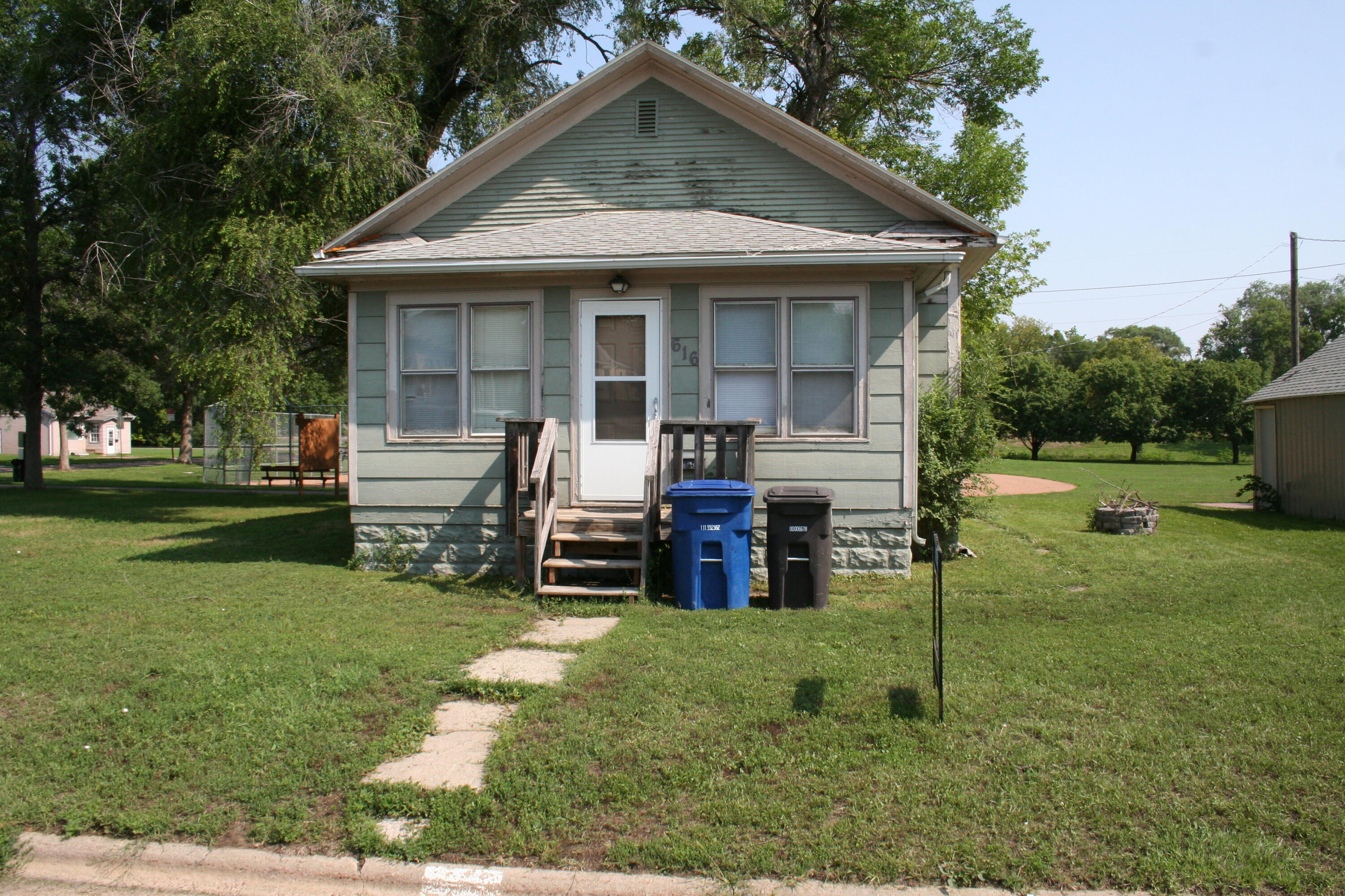 616 W Ash Ave