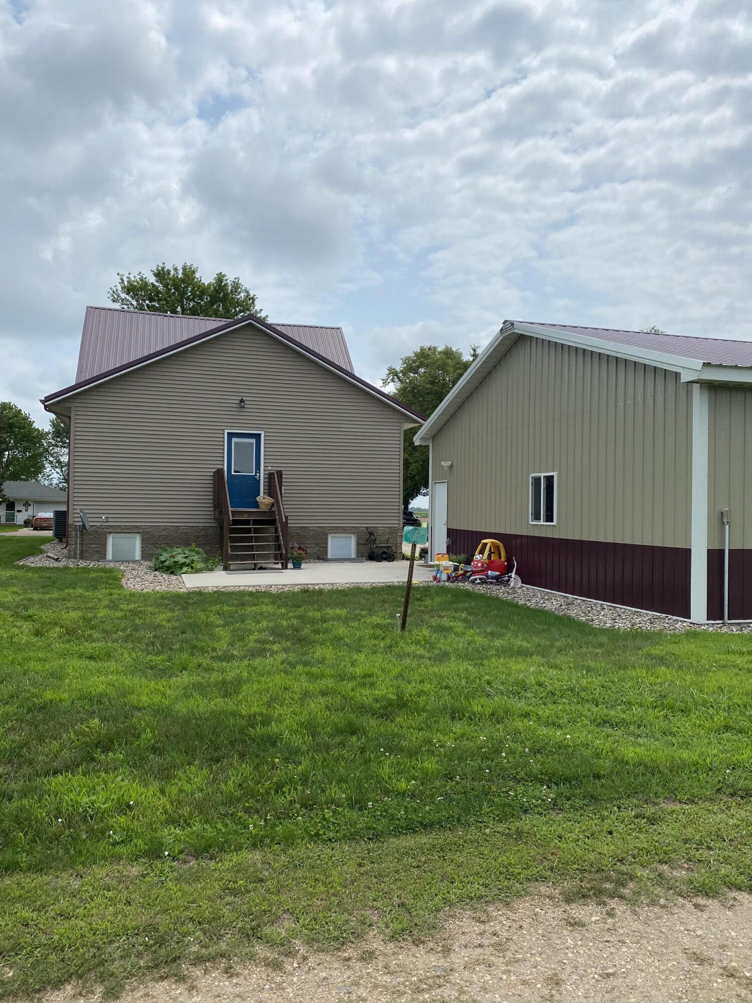 307 S Main St