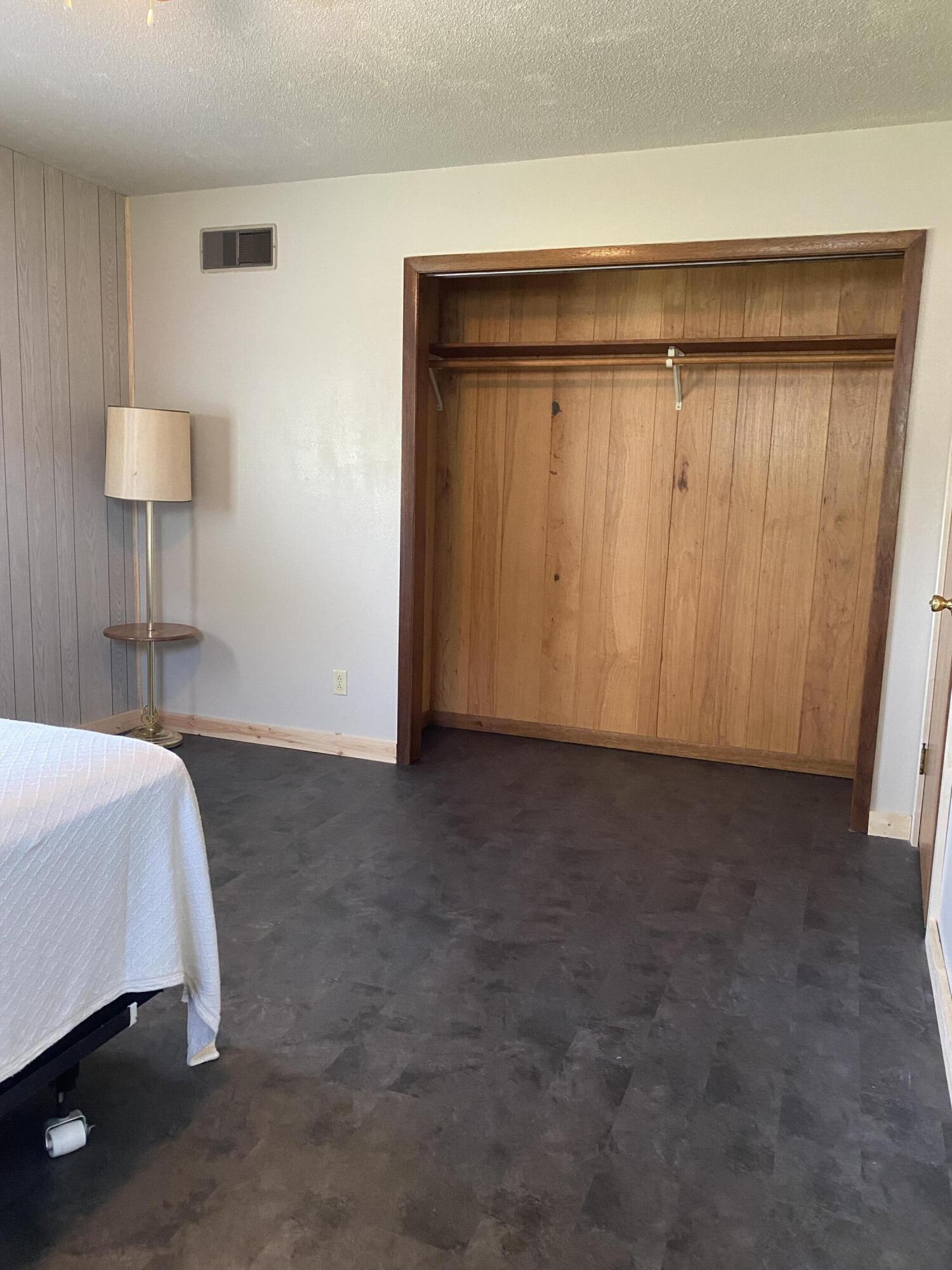 207 N Club St