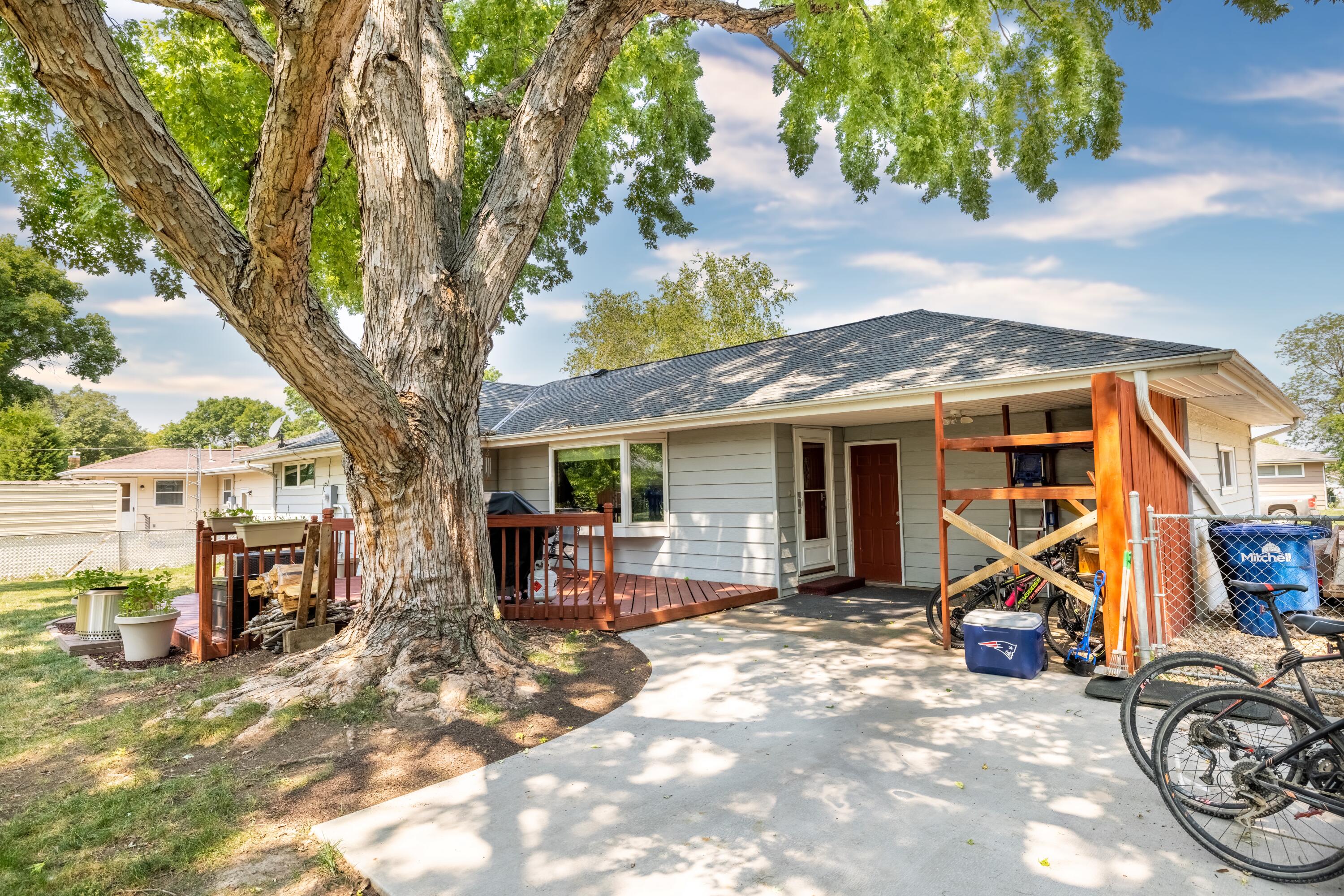 1315 W Ash Ave