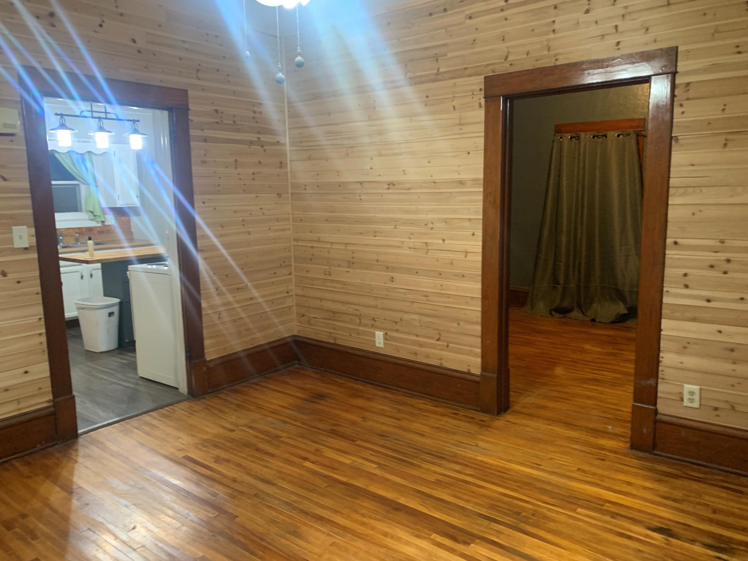 207 N Main St
