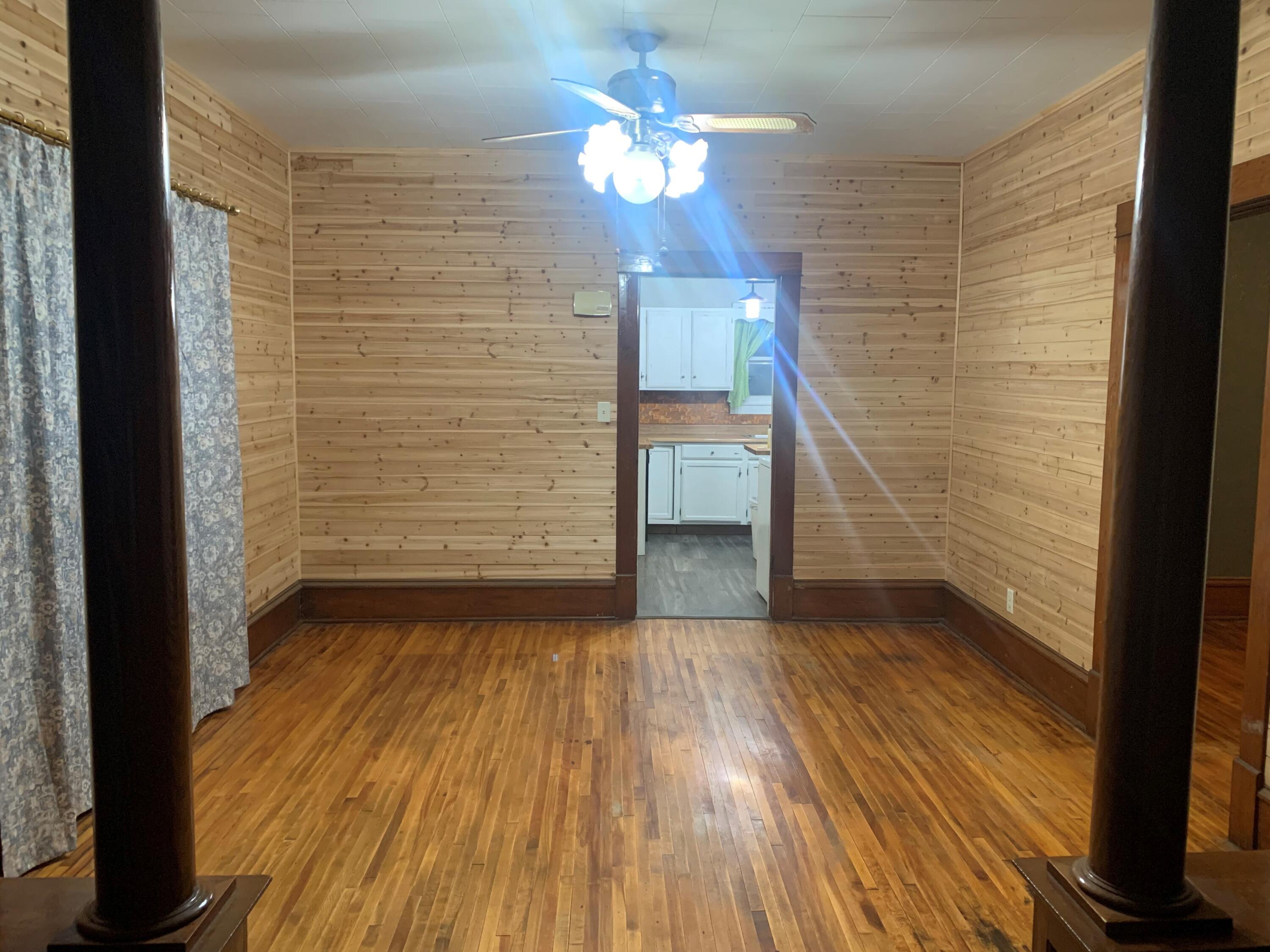 207 N Main St